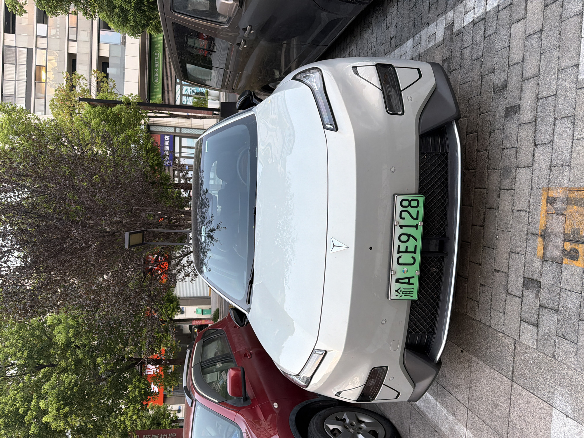 Everyday vehicle traffic on a Jiangjin city street