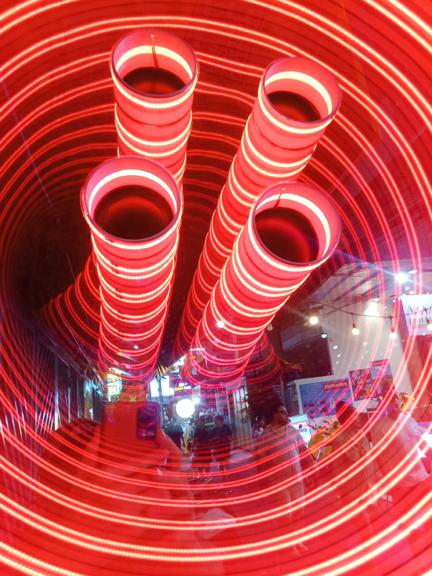 Tourist captures everyday scenes across Nha Trang's colorful streets