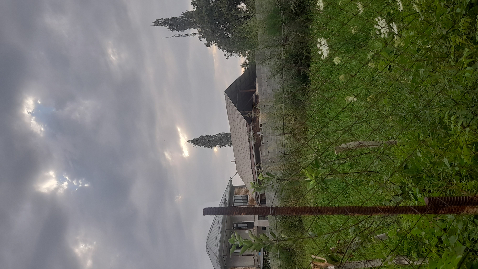 A short wander through a semi-rural riverside neighborhood