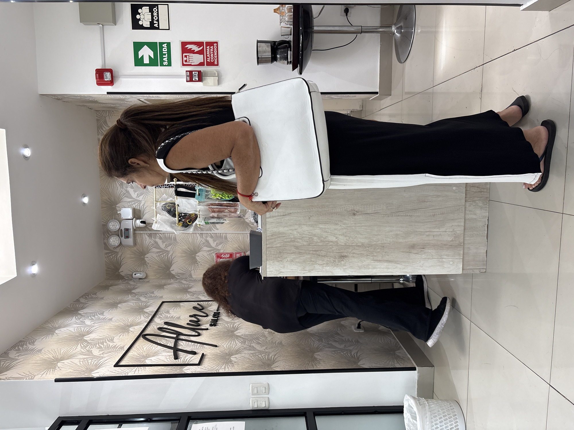 Beauty salon interior documented in Miraflores, Peru