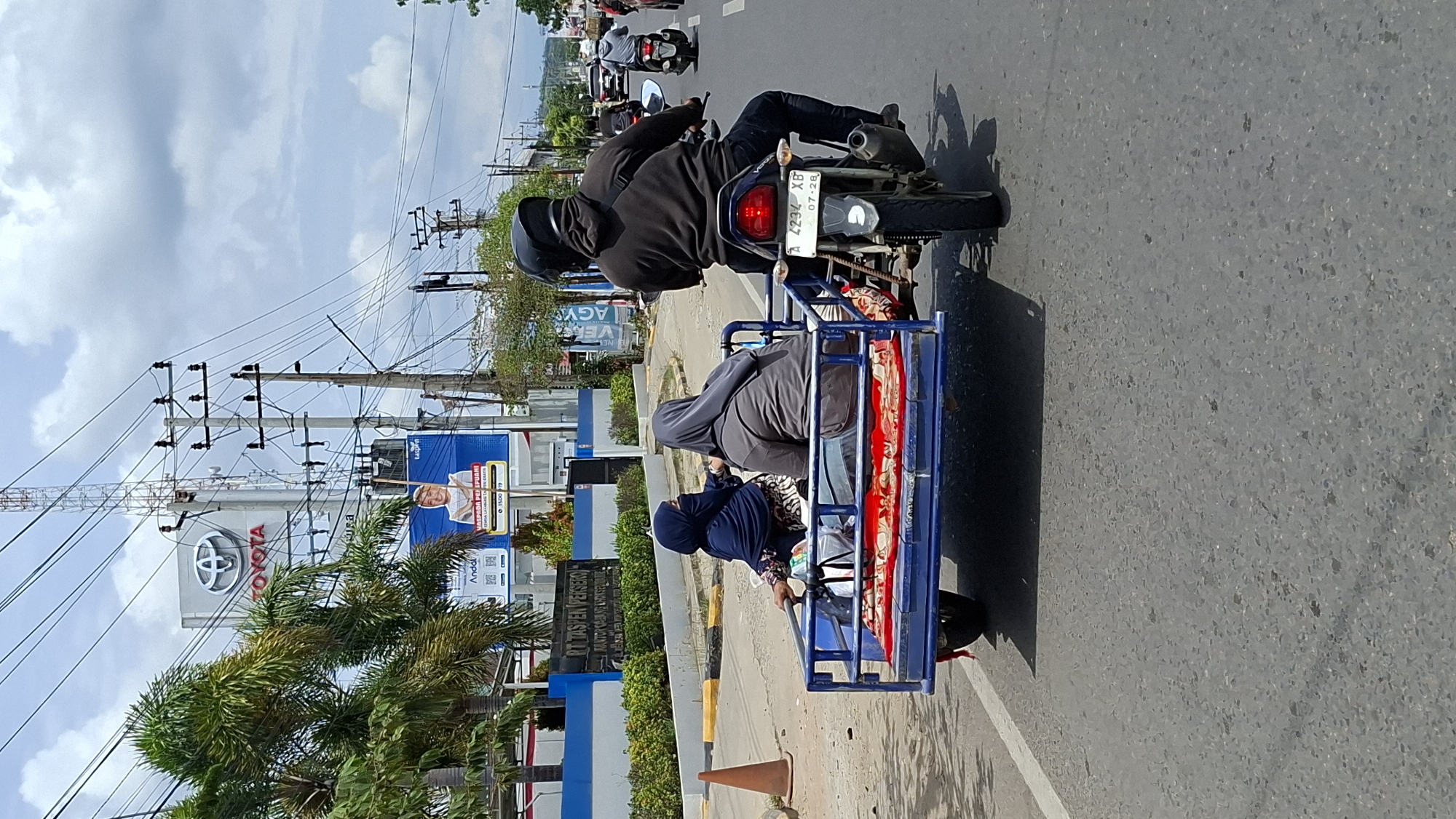 Lhokseumawe streets during a festive national period