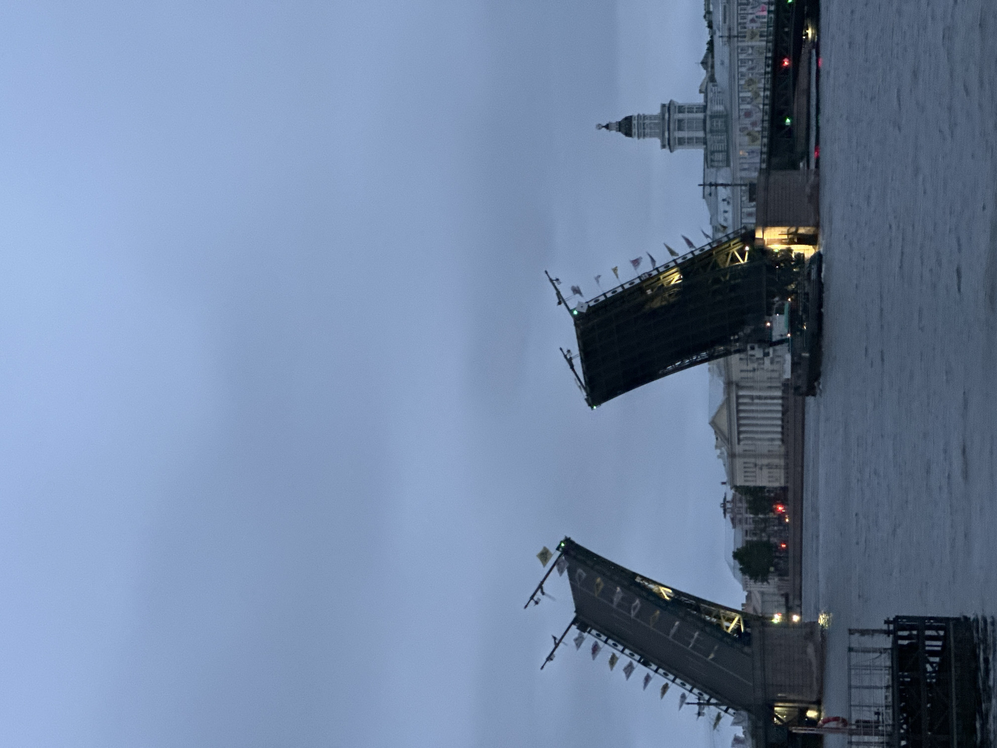 St. Petersburg evening scenes captured over 78 minutes