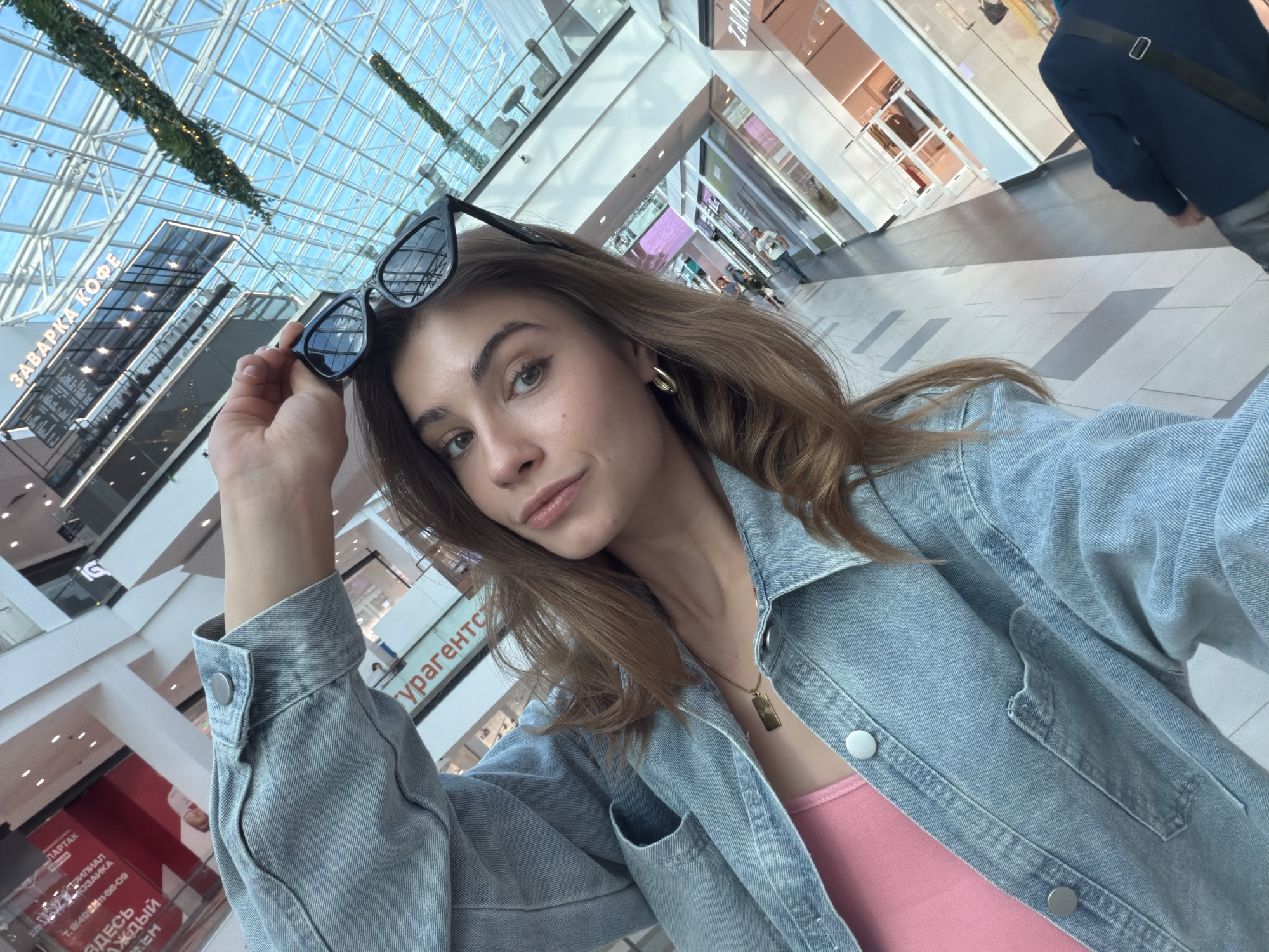 Woman documents afternoon shopping mall visit in Moscow