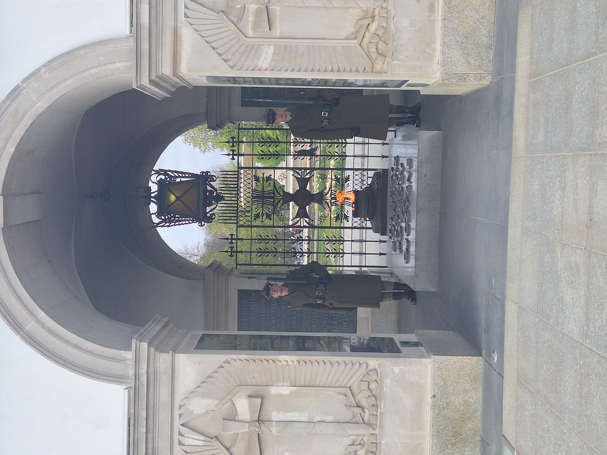 Solemn moment captured at Warsaw's Tomb of Unknown Soldier