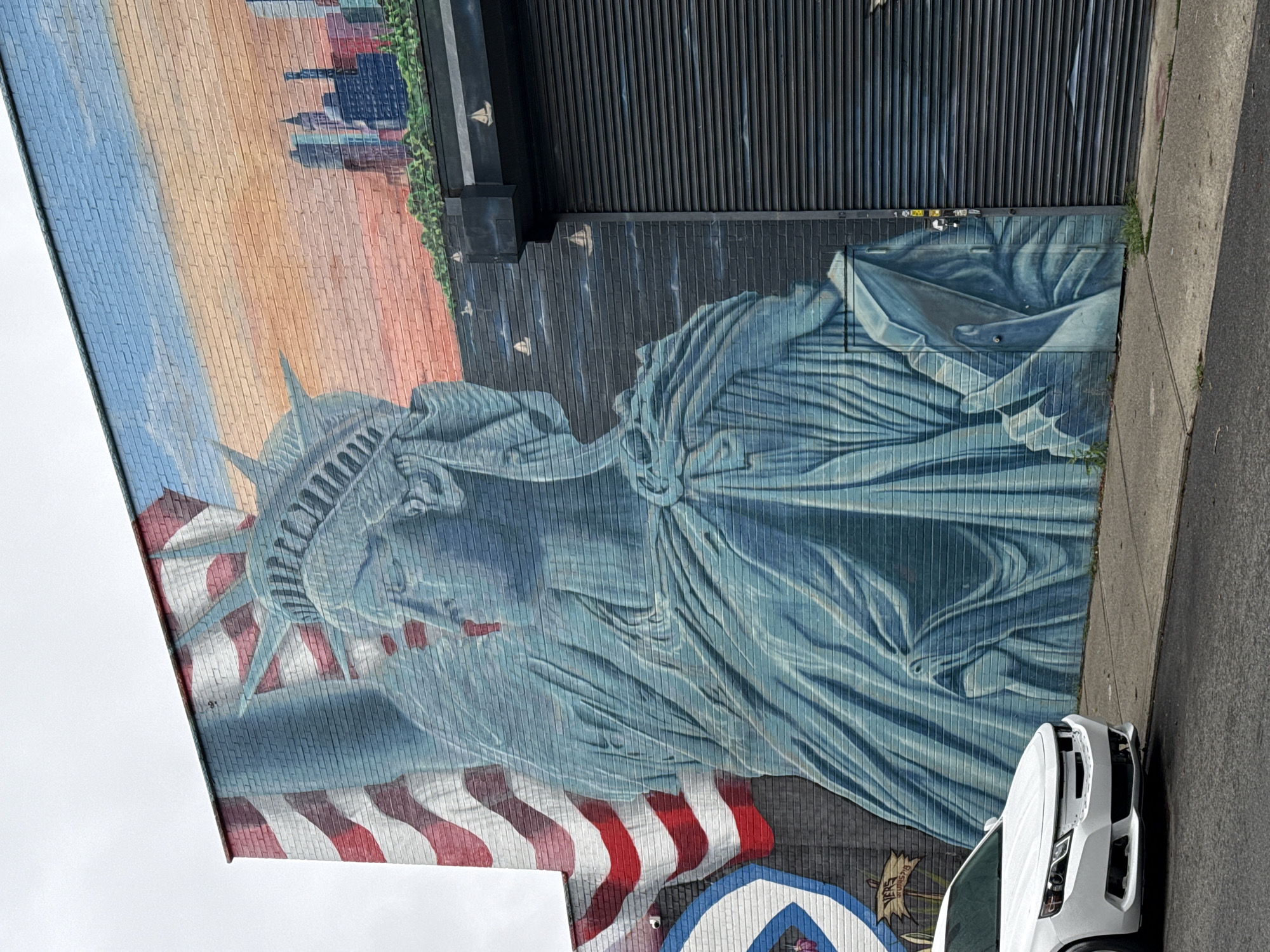 Statue of Liberty mural on a New York brick building