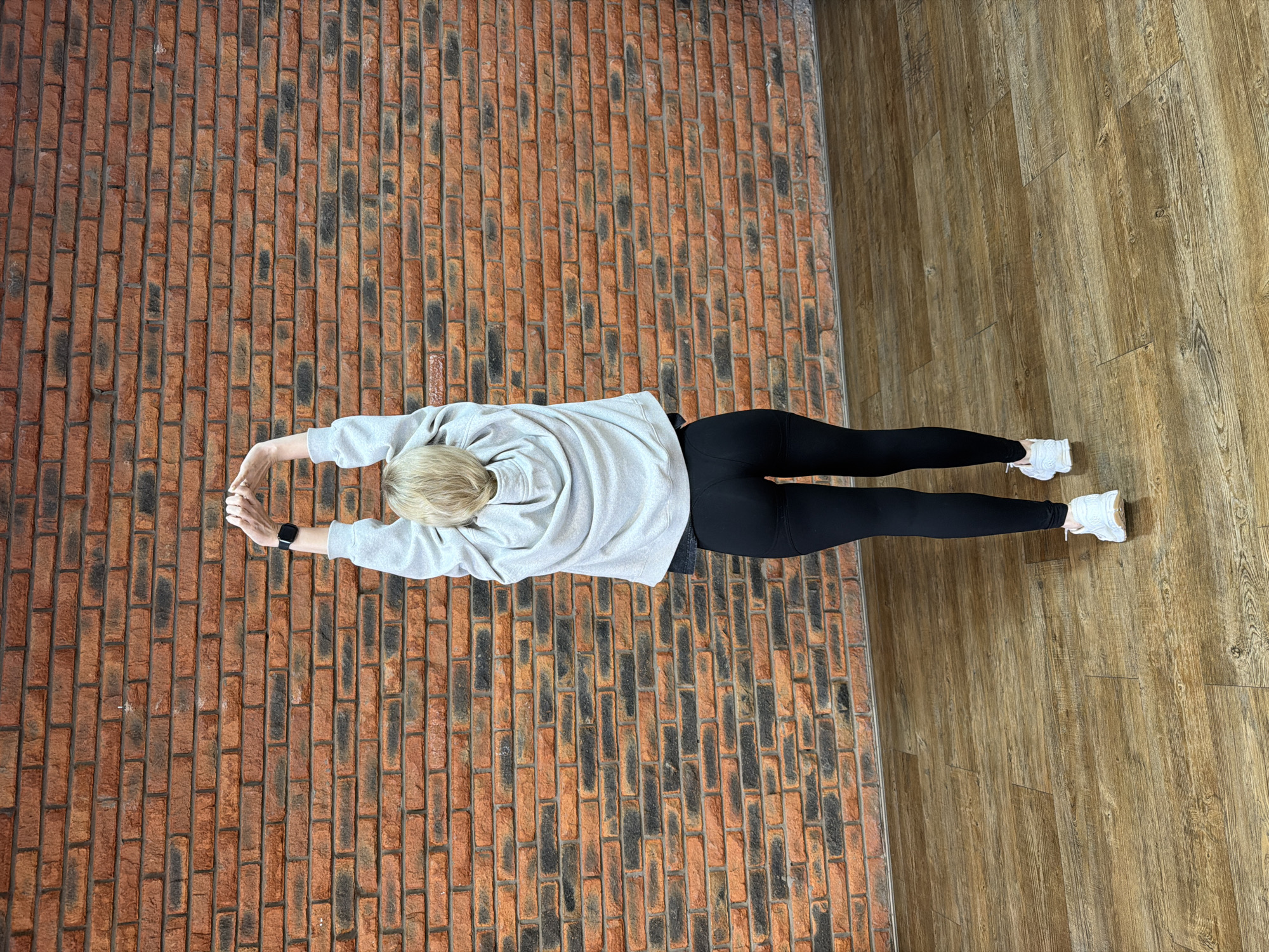 Late-night fitness session documented in Chaikovsky gym