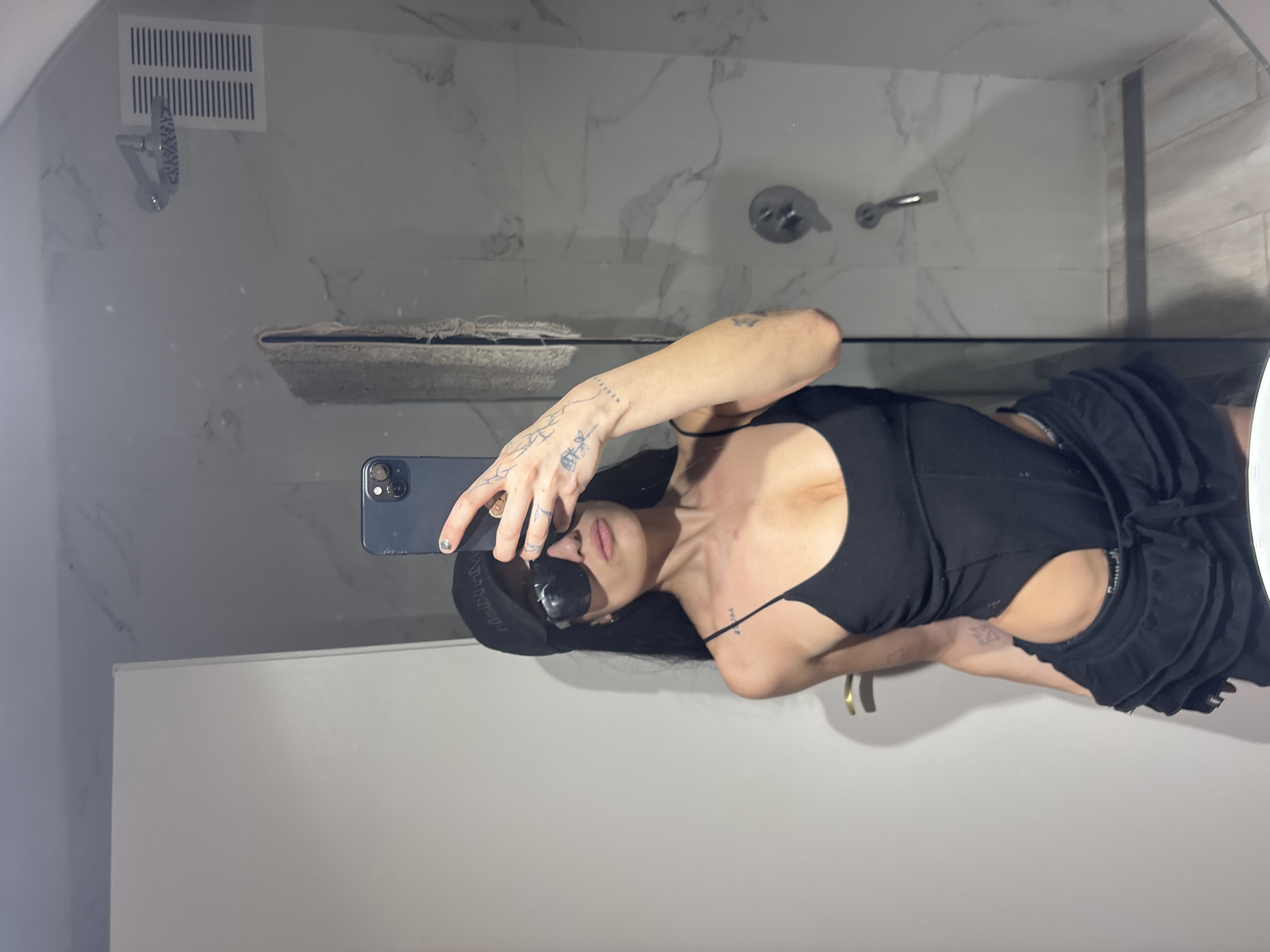 Person takes bathroom selfie in swimsuit in Buenos Aires