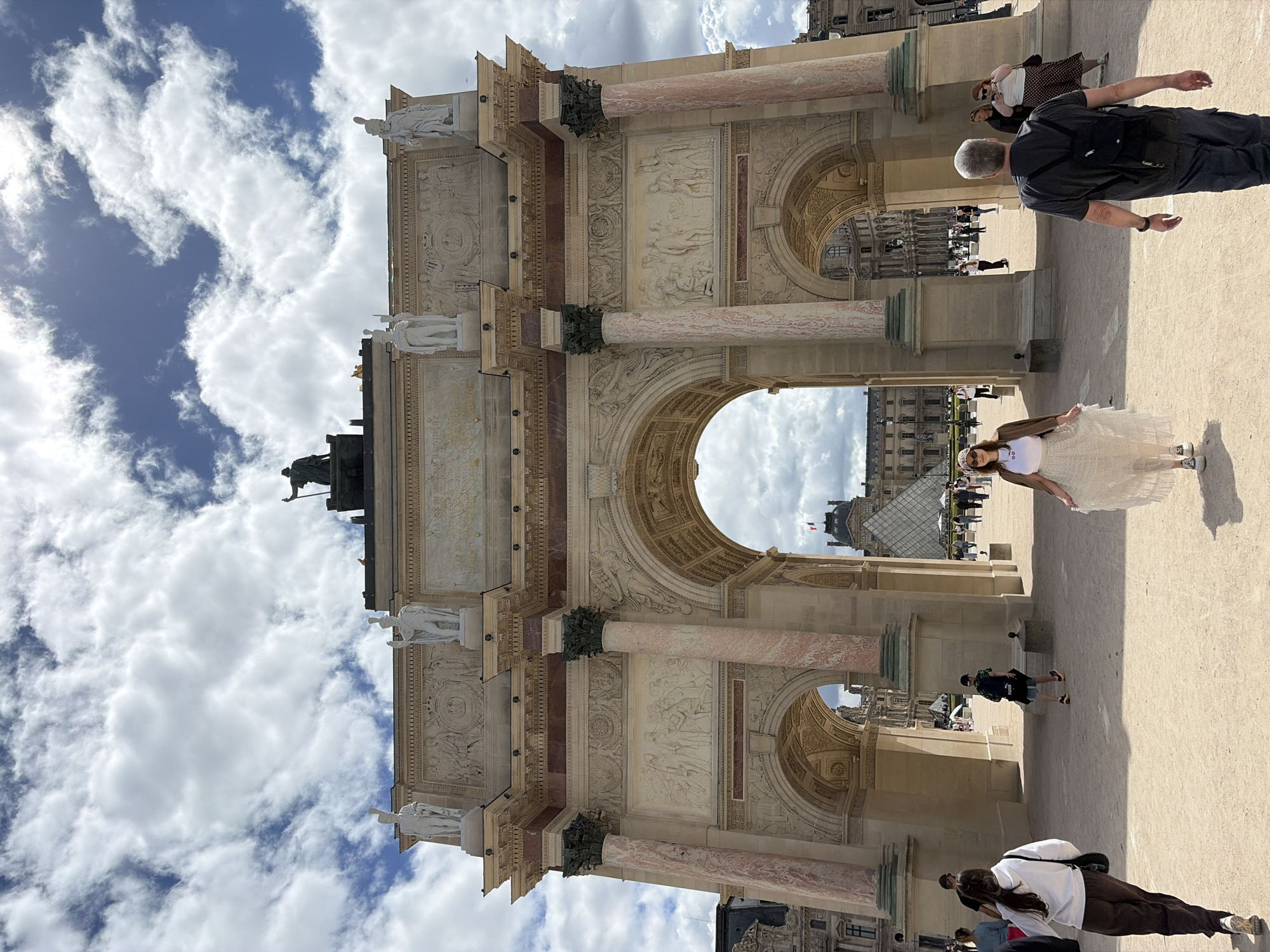 Clear morning weather documented at Paris landmarks