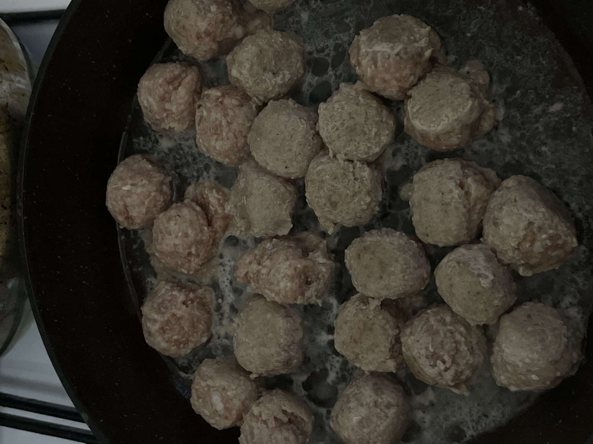 Evening cooking and urban nighttime scenes documented by witness