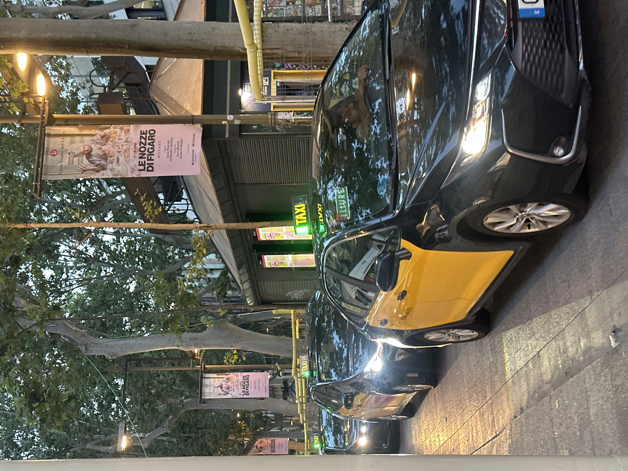 Wandering Barcelona's old city on a June evening