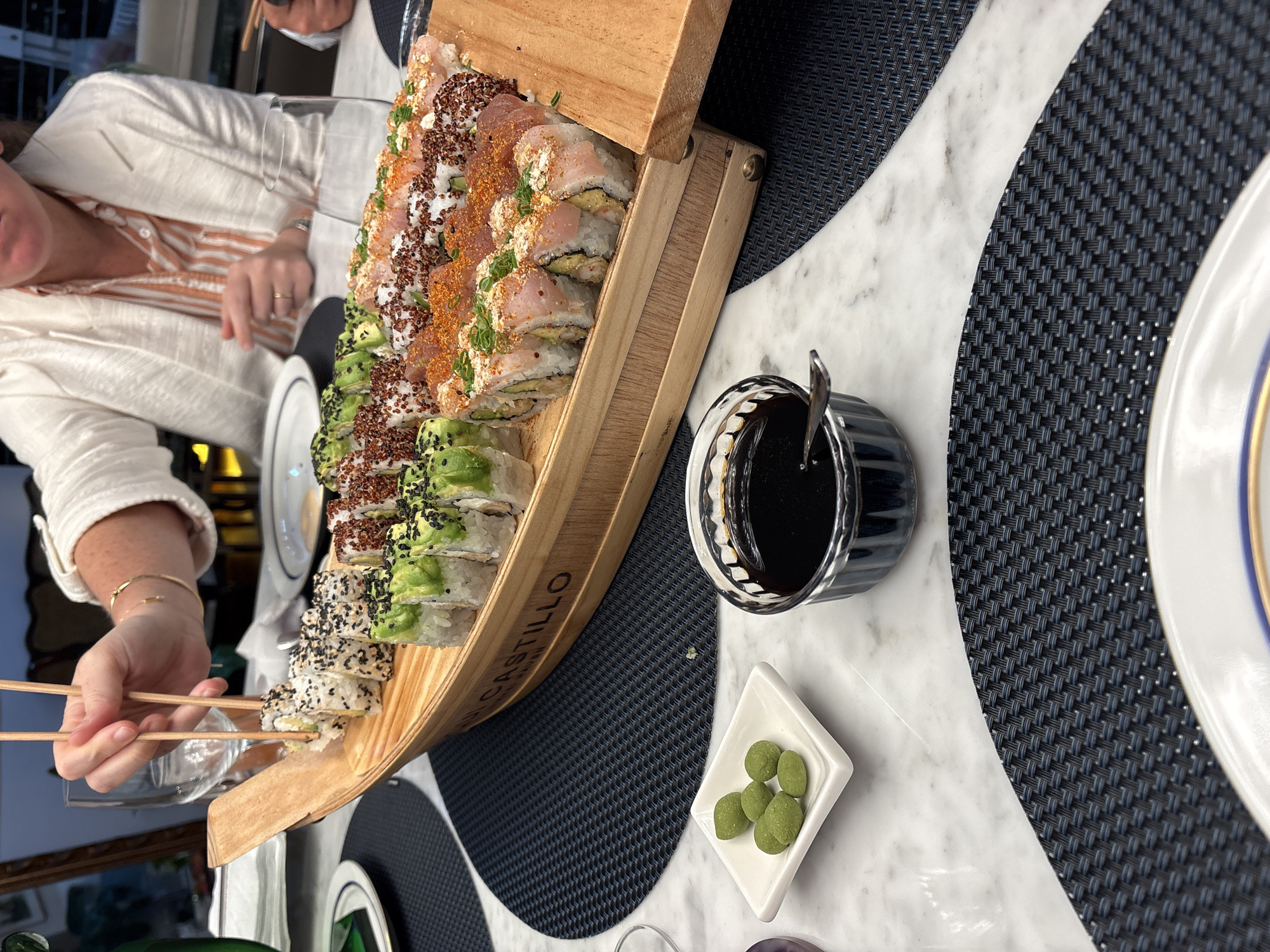 Sushi dinner with pet terrier documented in San Isidro restaurant