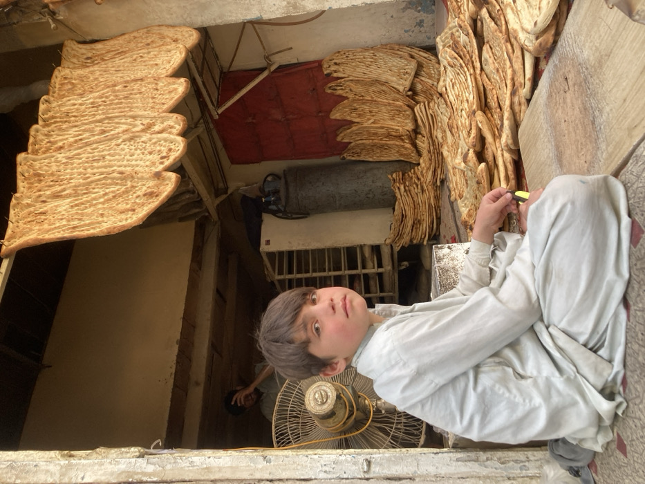 Daily Life Documented in Quetta's Traditional Markets and Bakeries