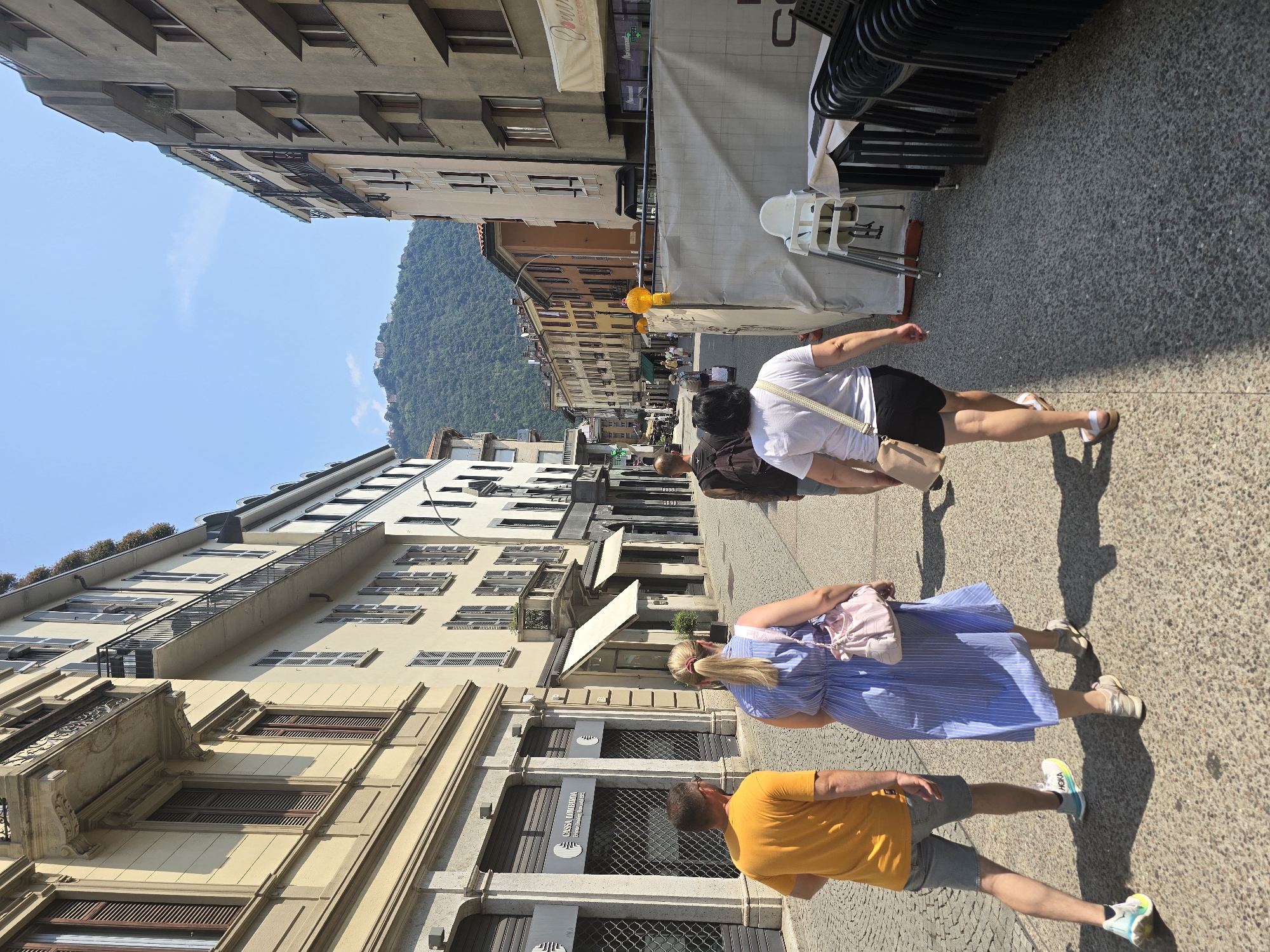 Sunny stroll through Como's historic streets and cathedral