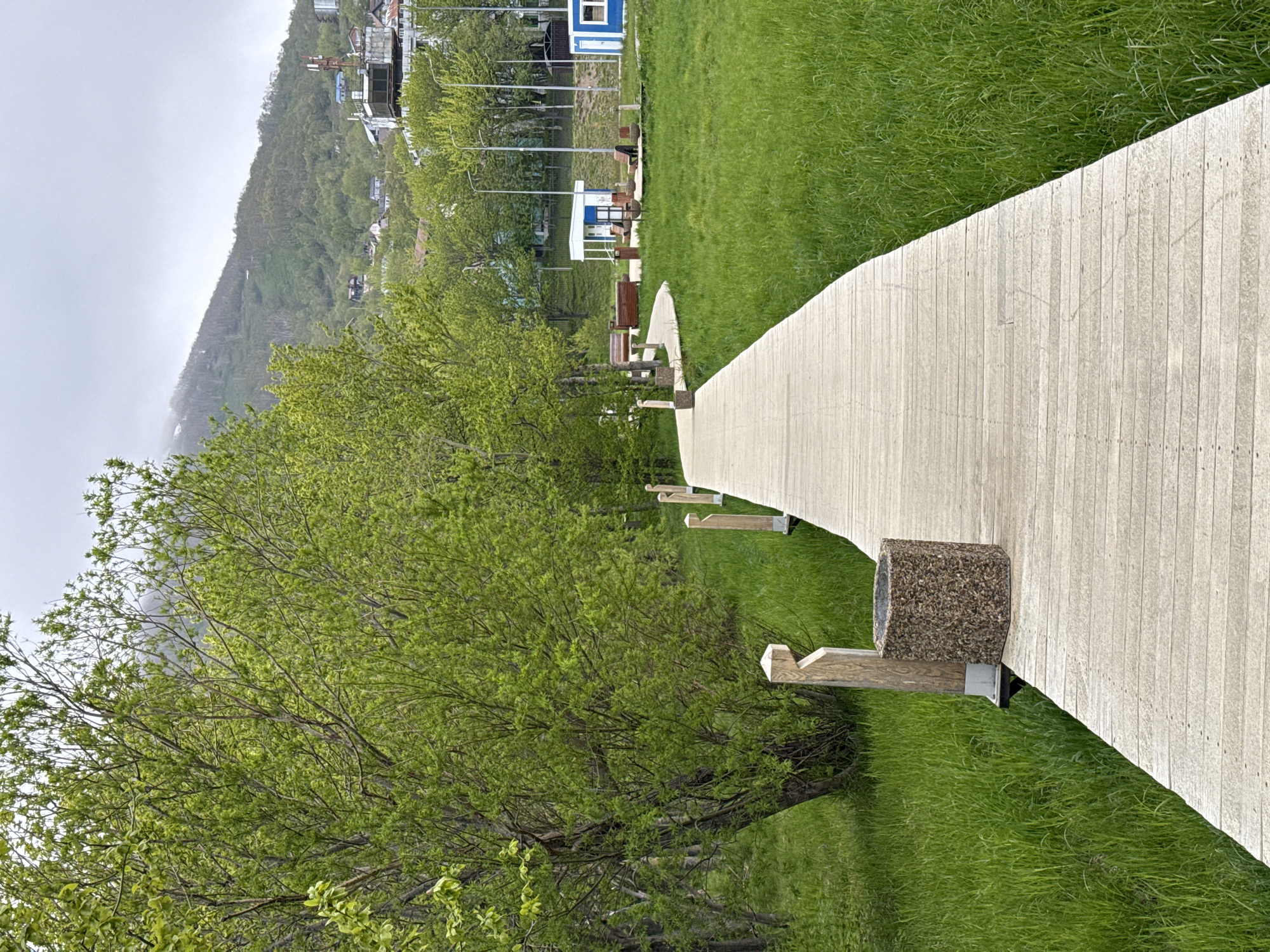 Evening stroll through Petropavlovsk-Kamchatsky's lakefront parks and facilities
