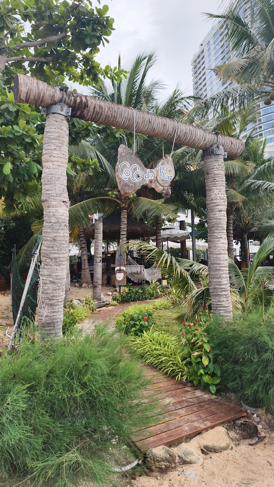 Nha Trang beach at dusk: sculptures, bars, and stormy skies