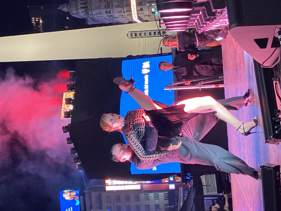 Street performers entertain crowds near Buenos Aires Obelisco overnight