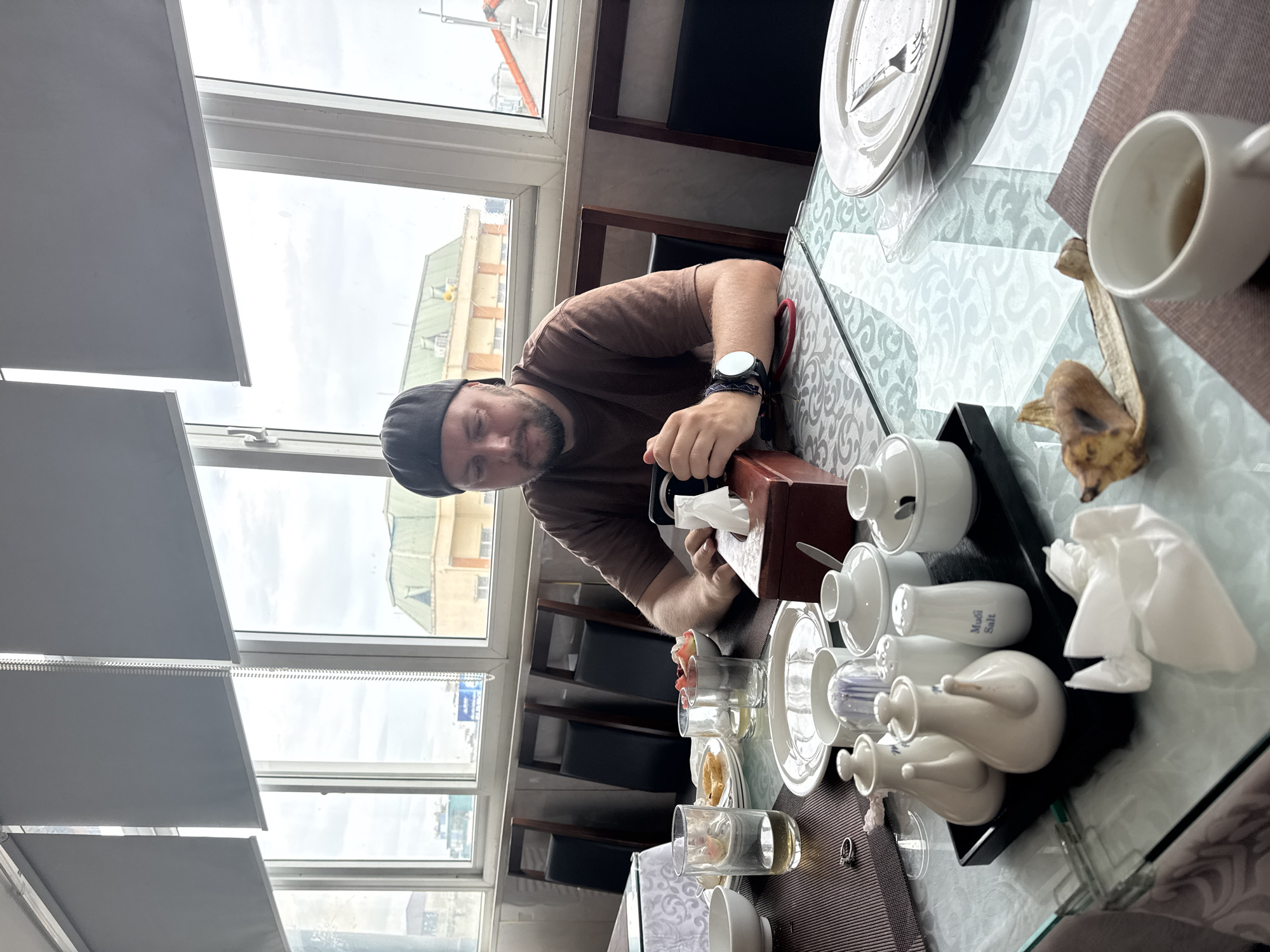 Lunch stop at a Hanoi restaurant with elevator selfies