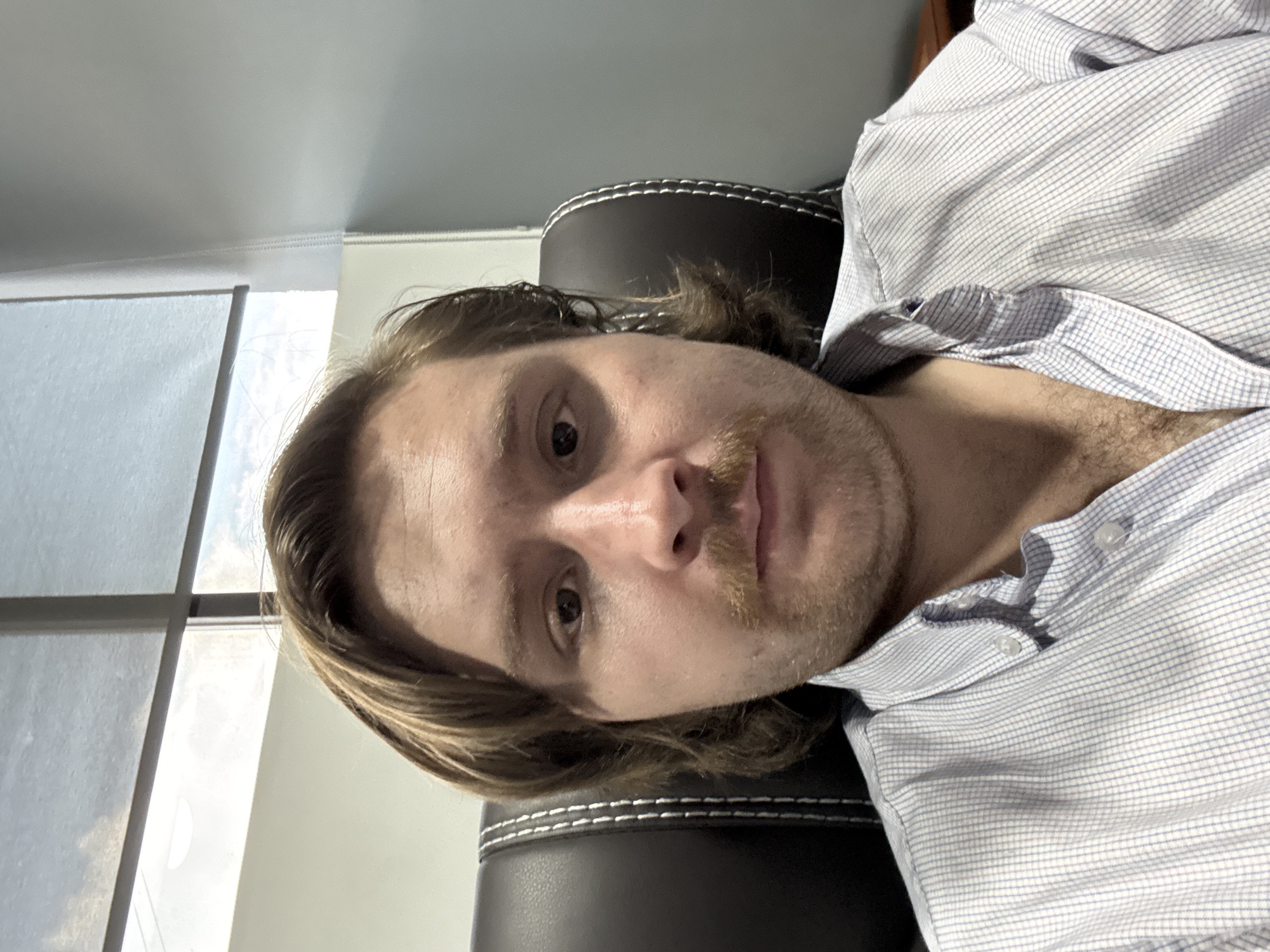 Person in patterned shirt observed sitting in Cuautitlán Izcalli