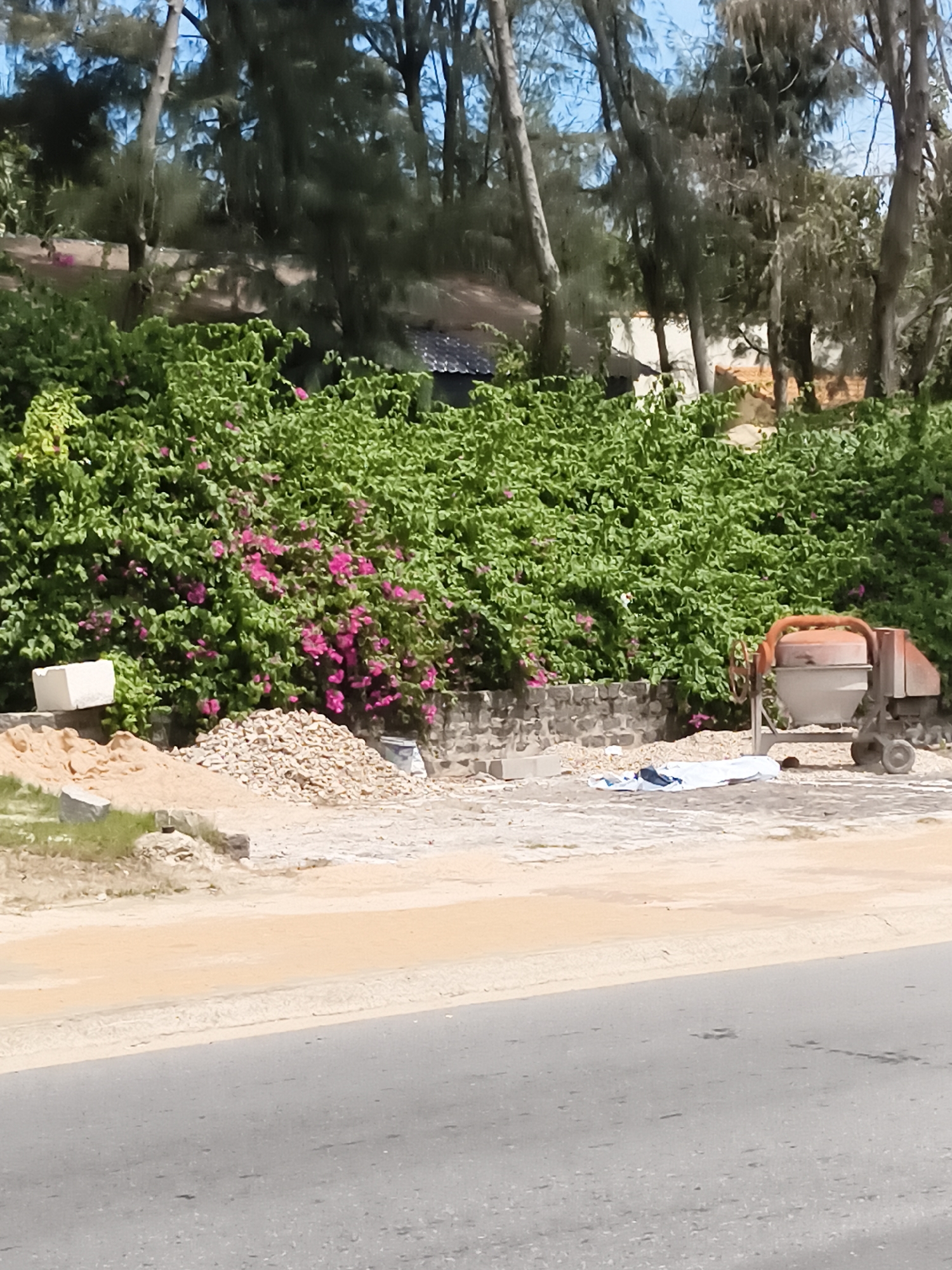 Resort strip and roadside scenes along Mui Ne's coastal drag