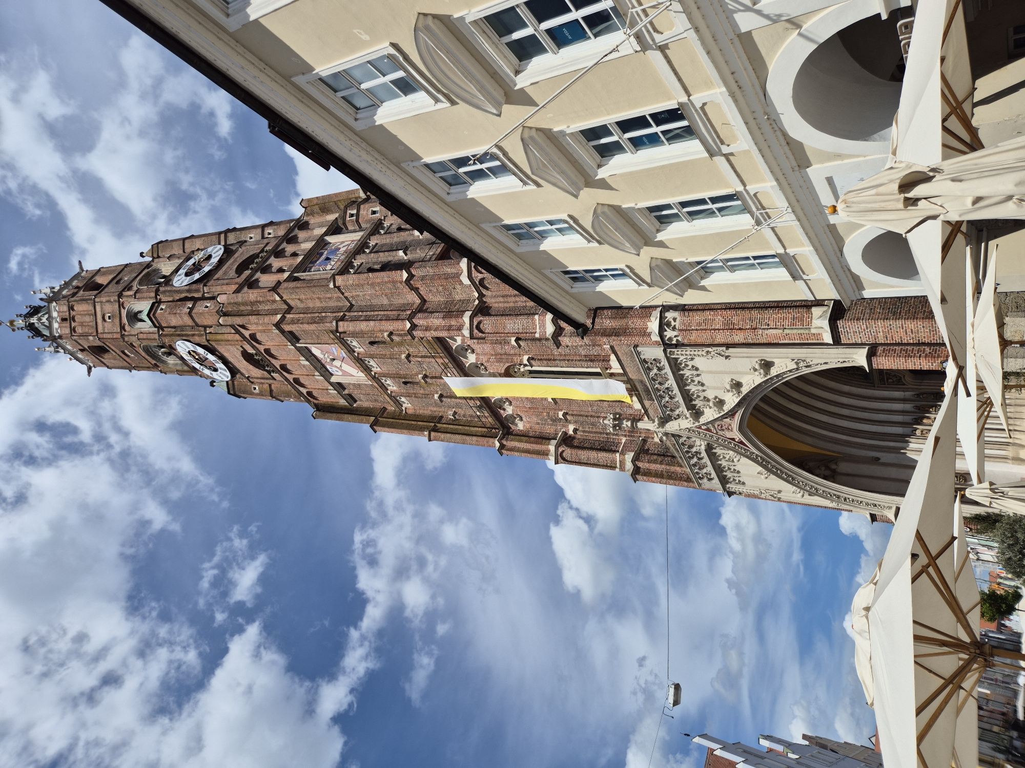 Sunny afternoon tour captures Landshut's medieval old town