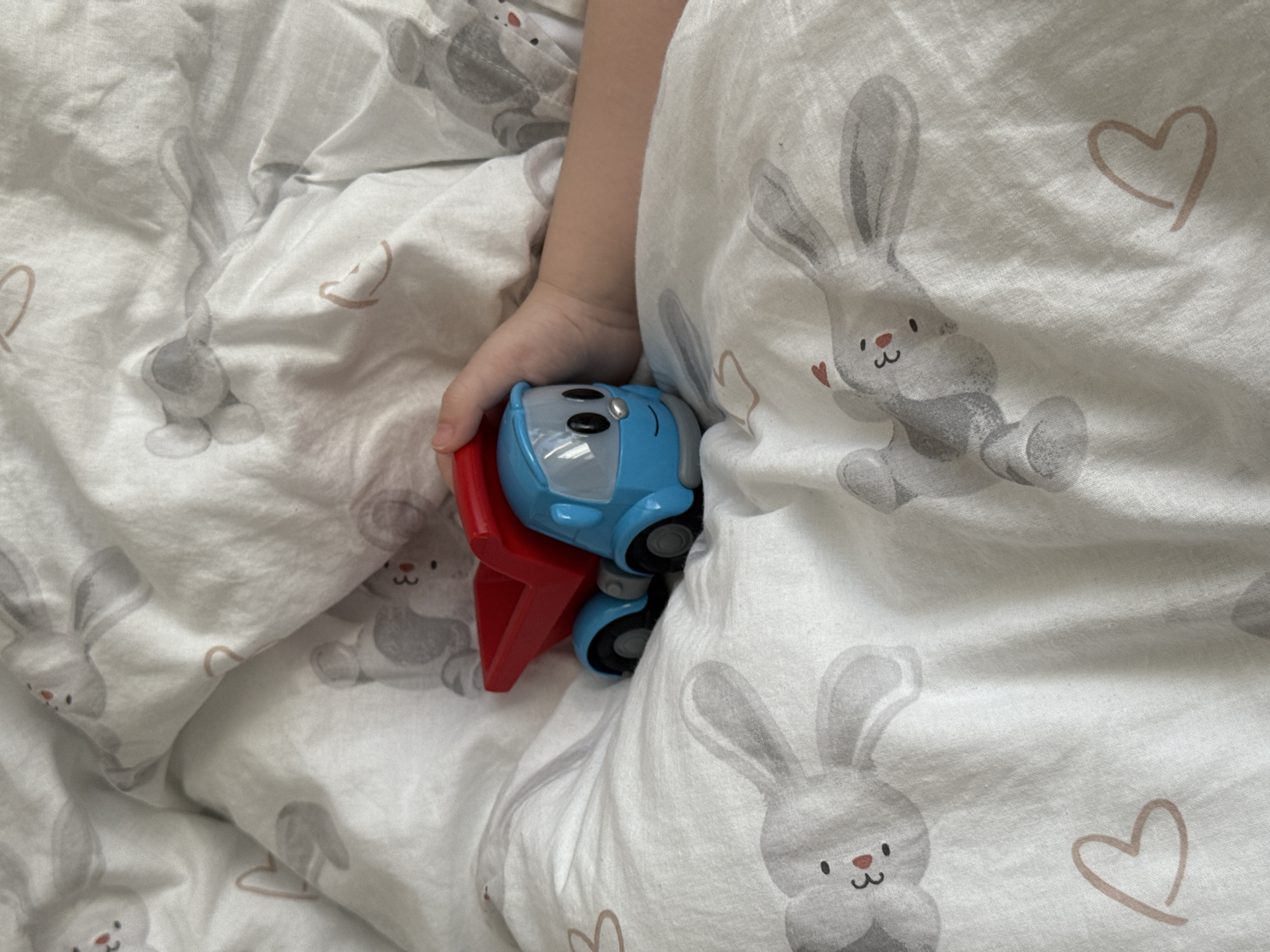 Morning life documented in Chaikovsky, Russia through 17 casual moments
