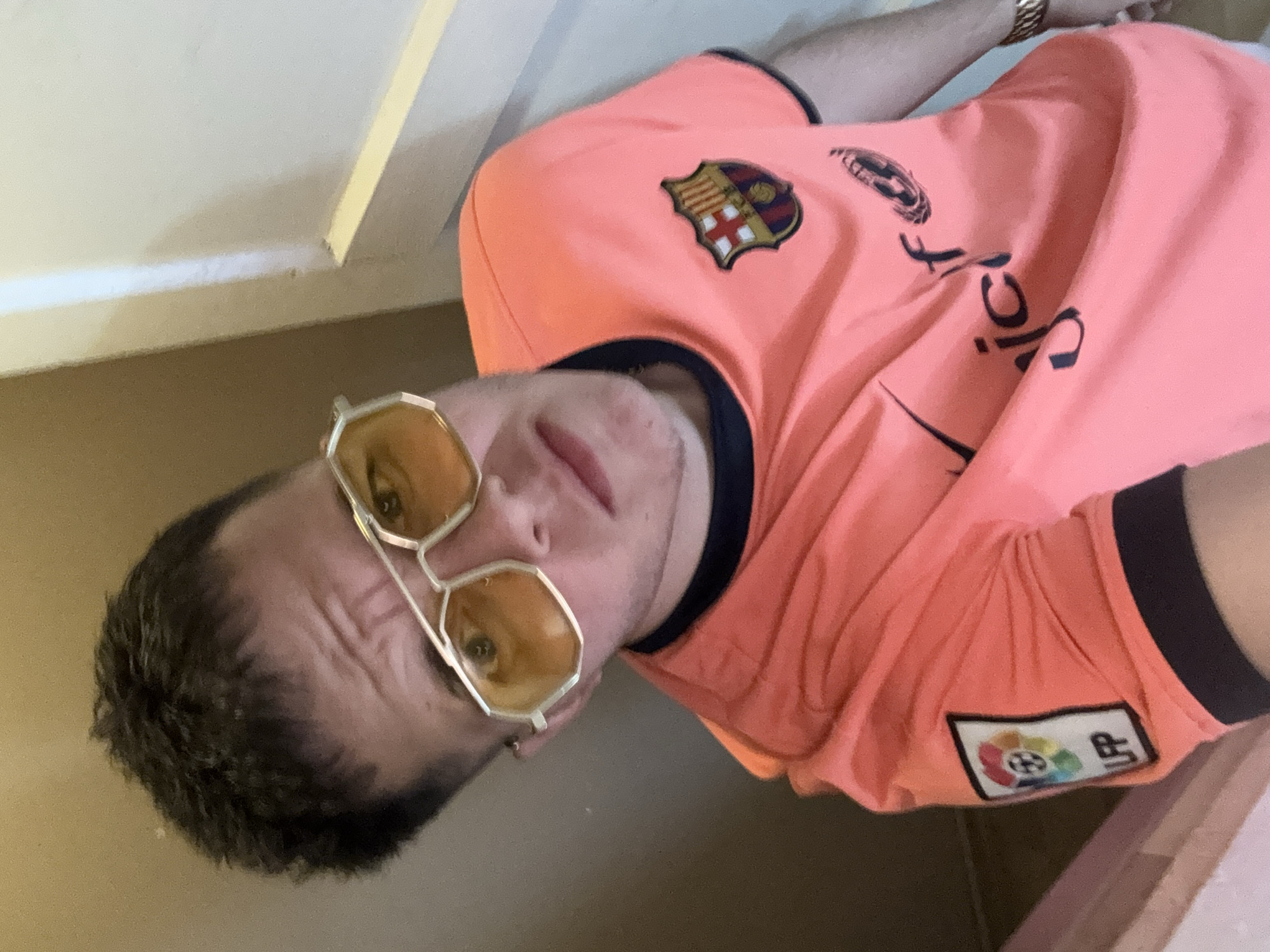 Barcelona fan takes selfies at Bulgarian restaurant