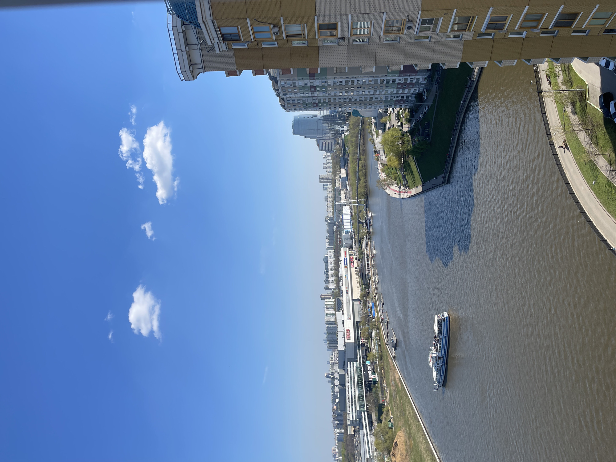 Elevated view captures Moskva River scene in Moscow