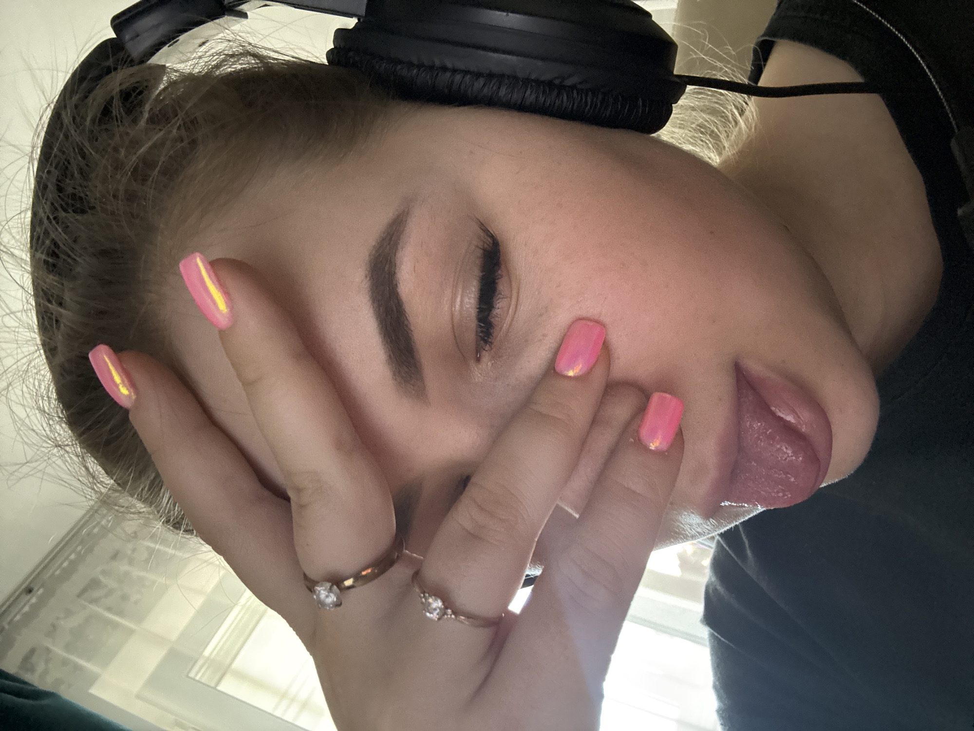 Roses, nail art, and a casual moment in Belarus