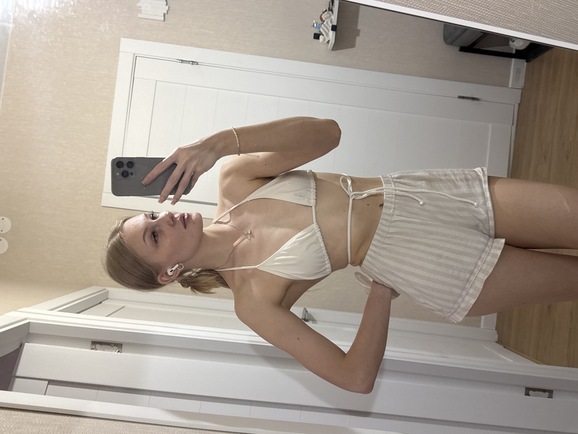 Indoor mirror selfie in Perm, casual summer outfit.