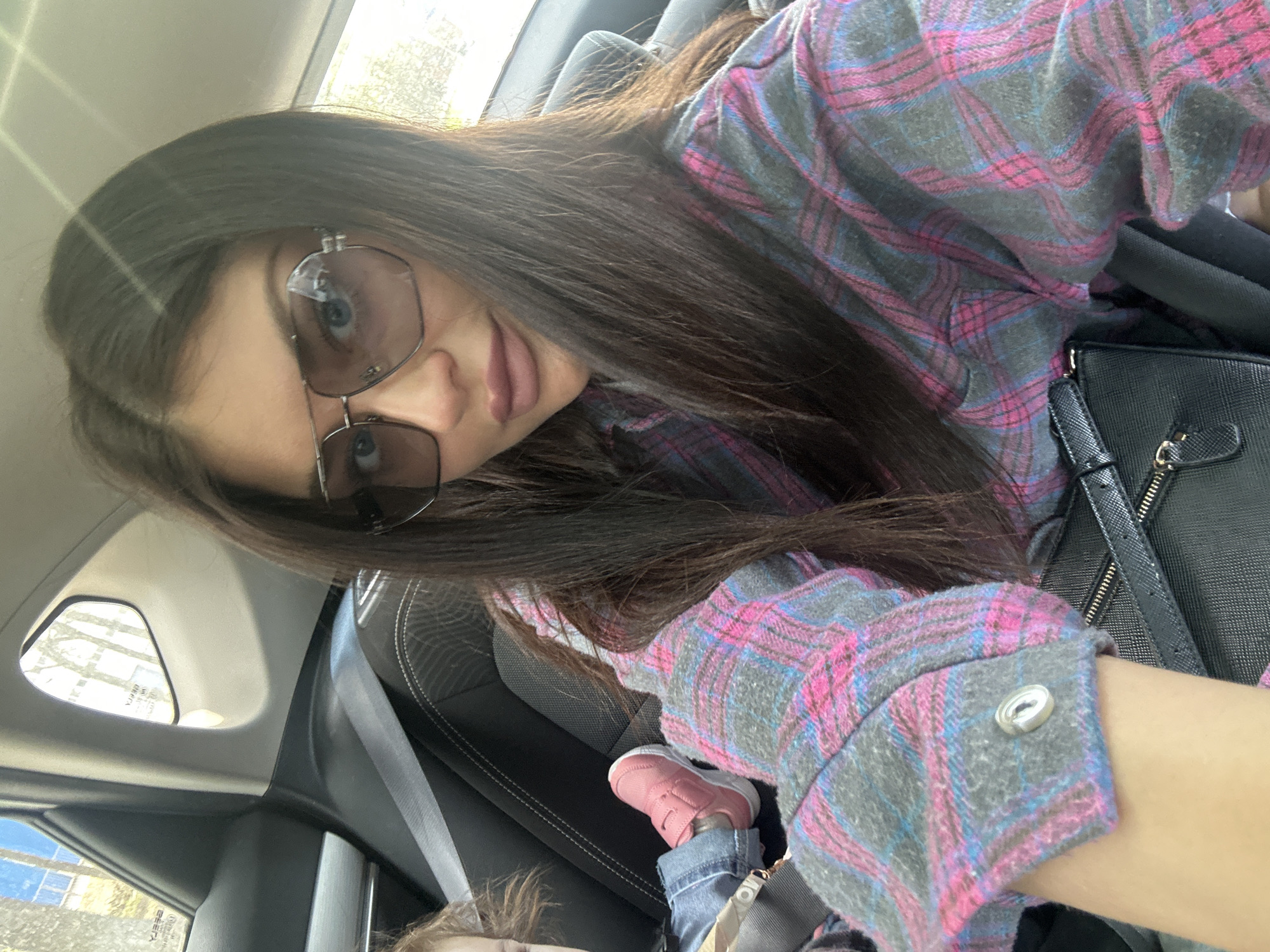 Woman and child observed in vehicle backseat in Krasnogorsk