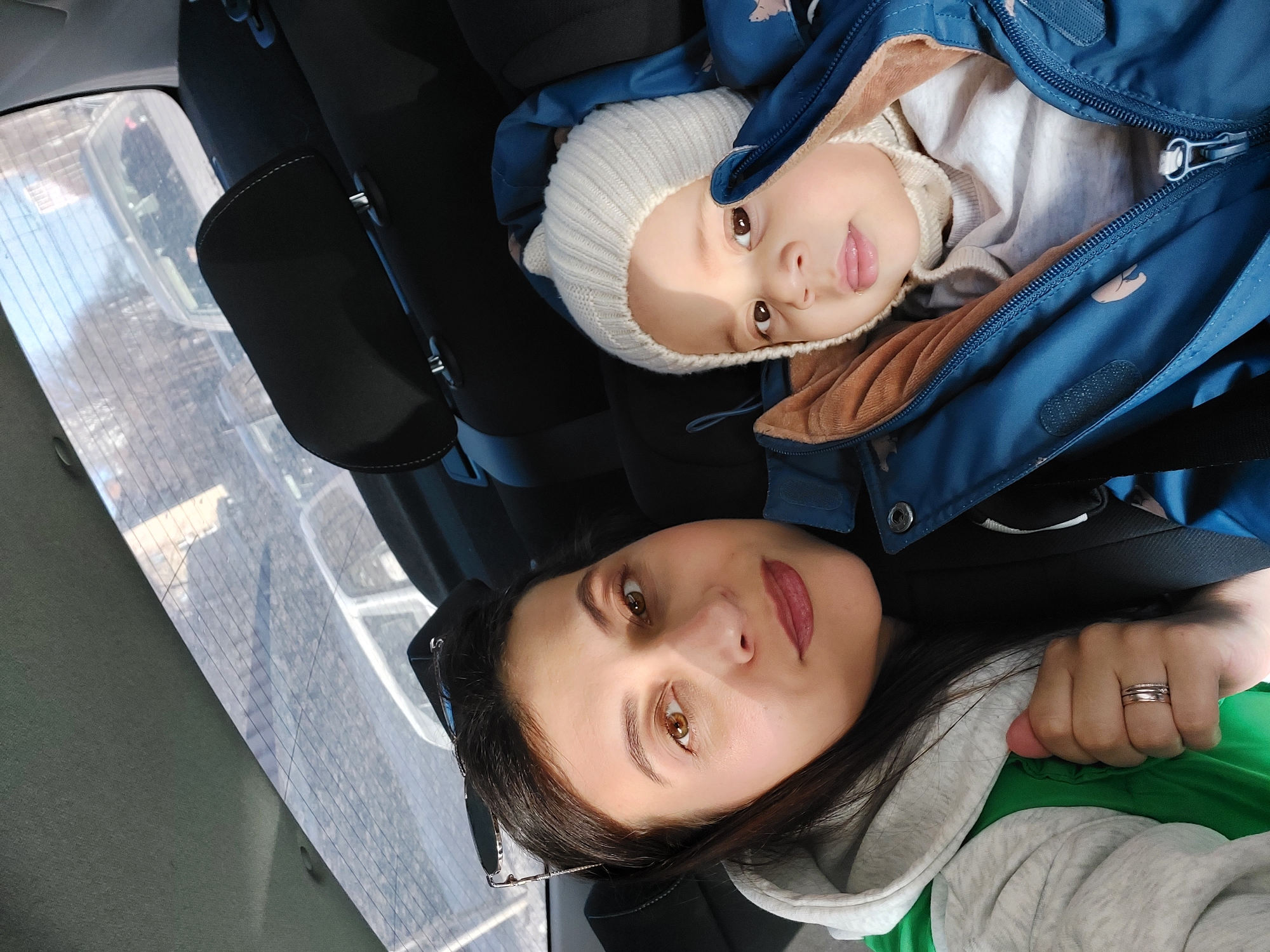 Woman and child observed in car in Novosibirsk