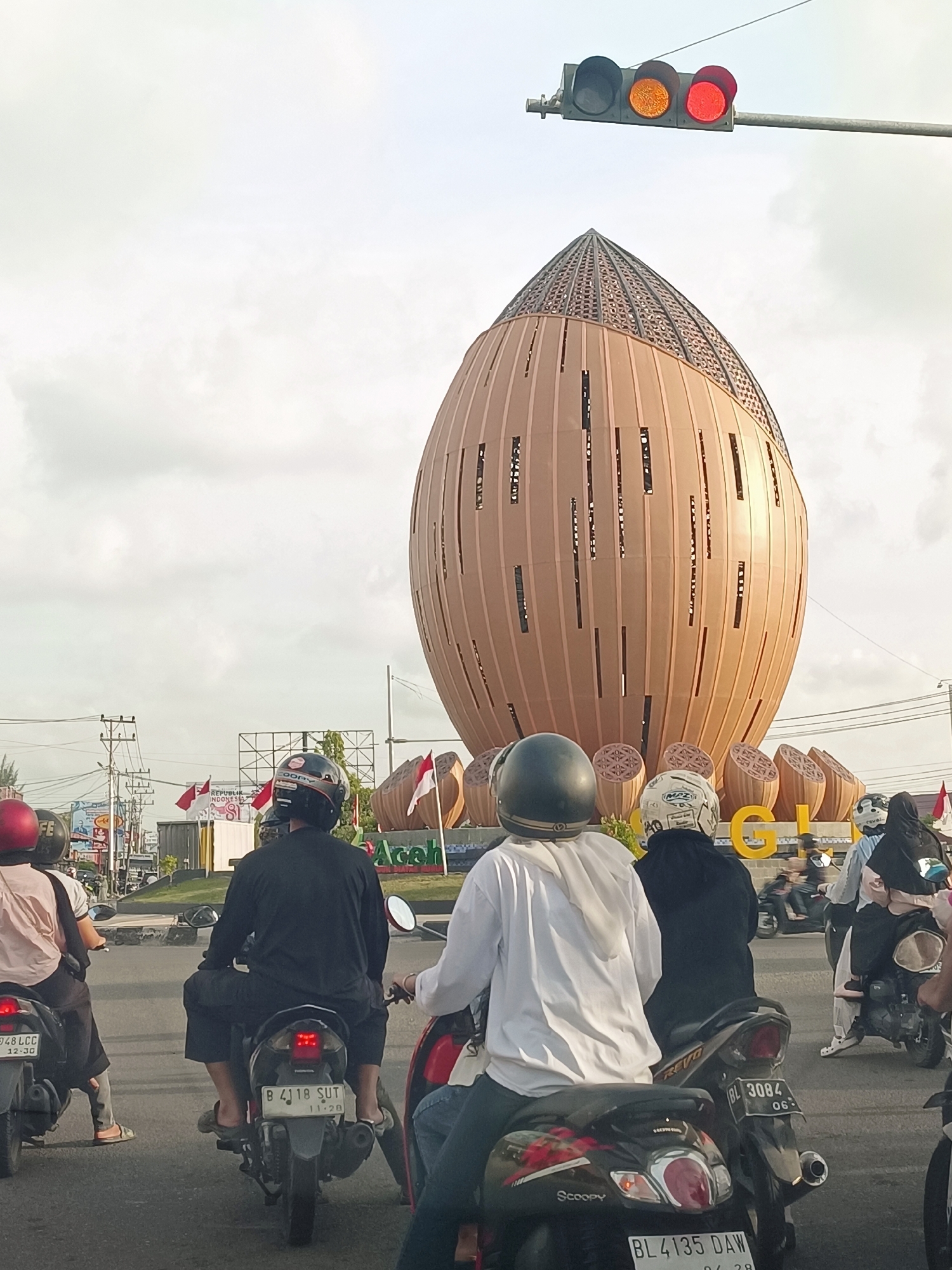 Sigli street corner with its distinctive egg-shaped monument
