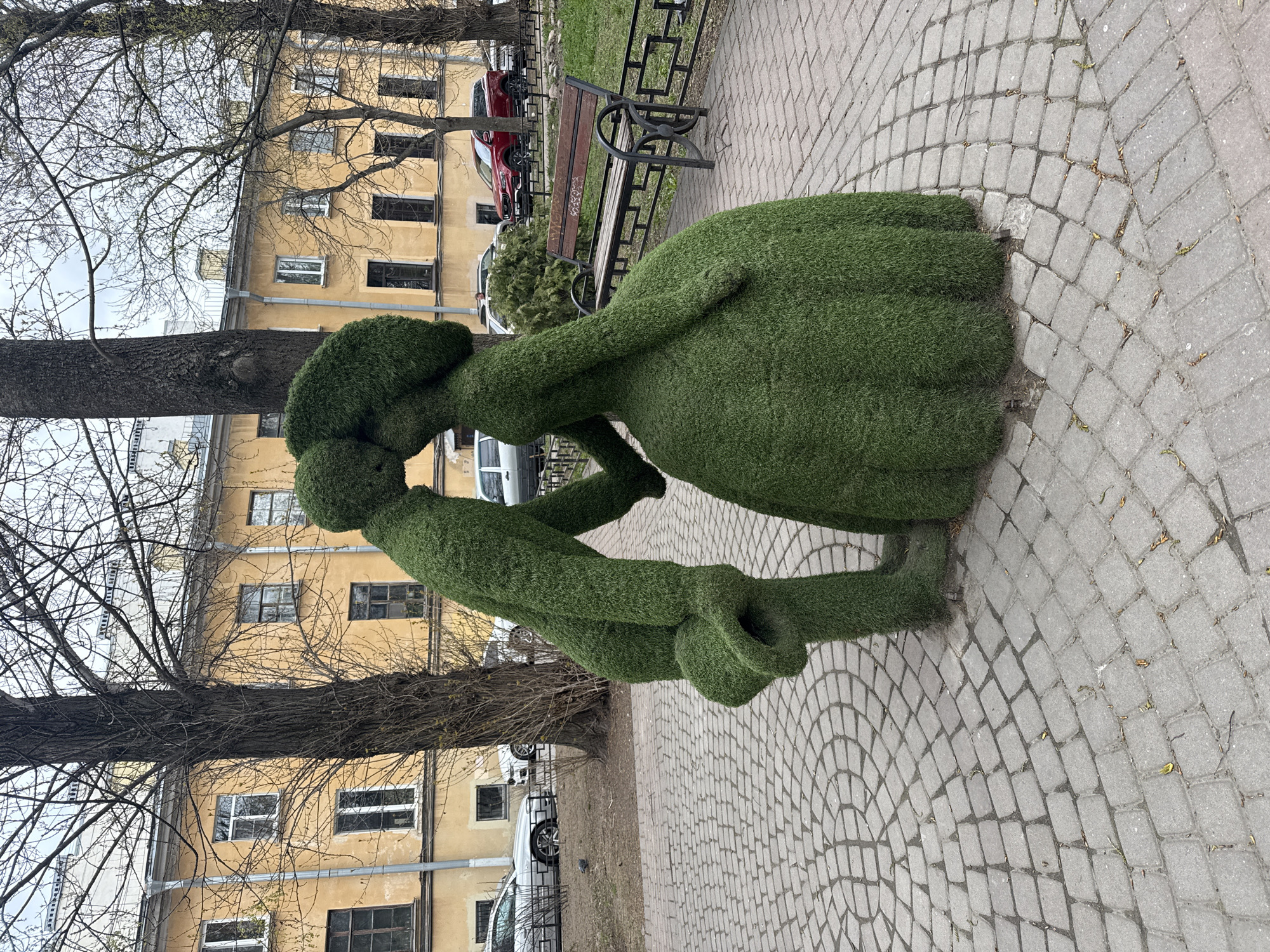 Tourist captures topiary art and selfies in Saint Petersburg