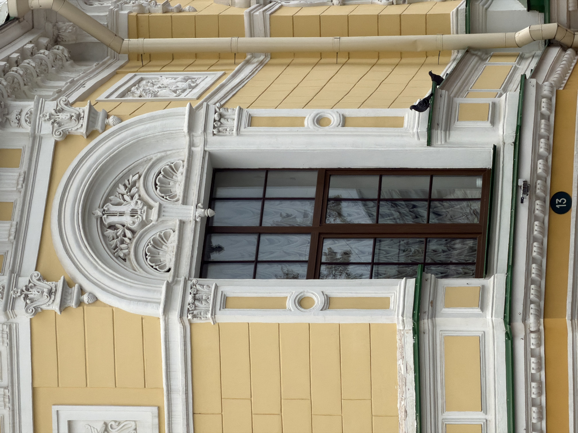 Nizhny Novgorod's ornate Pokrovskaya Street, details and all