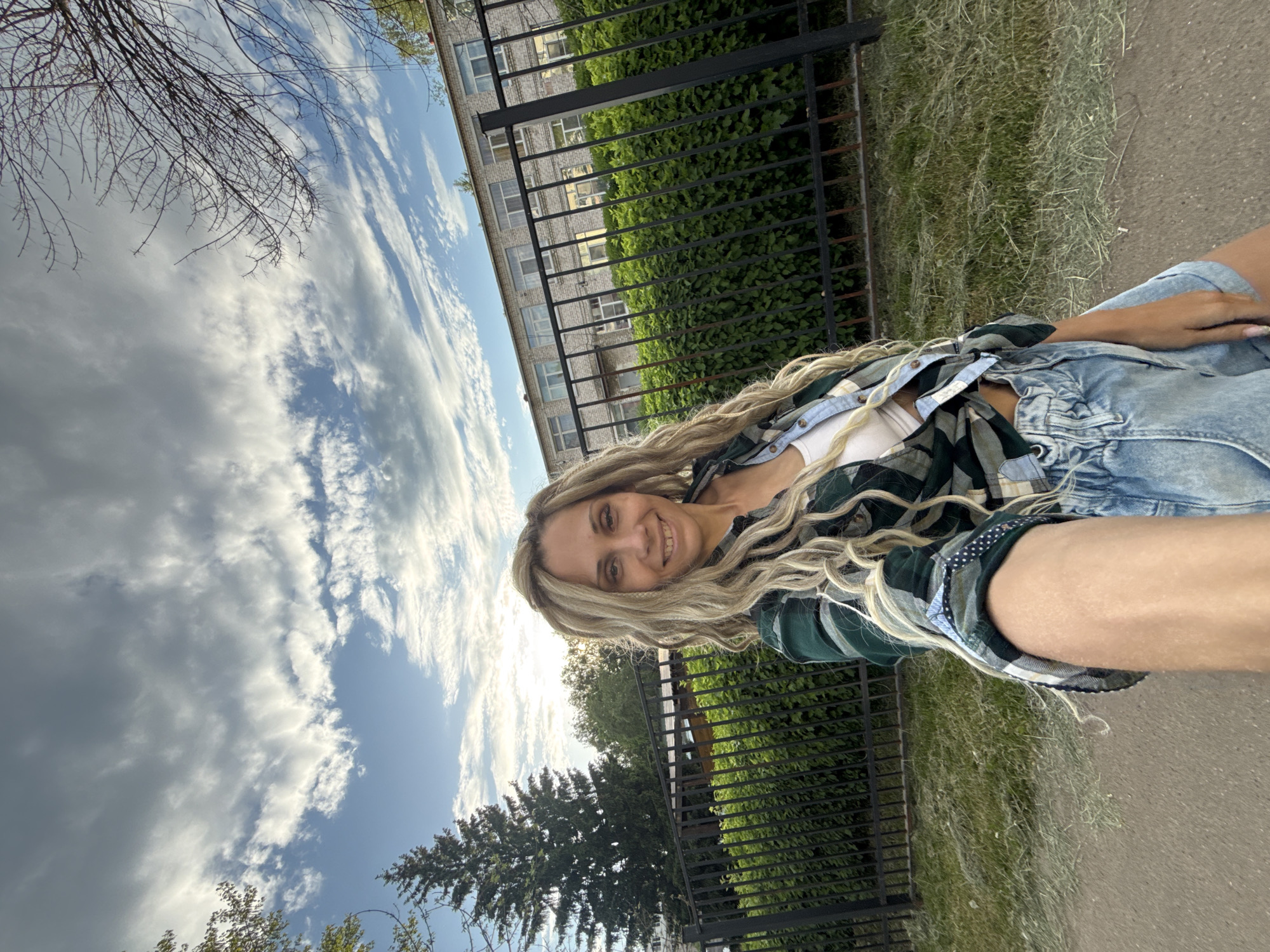 Woman poses for outdoor photo session in Rusanovo