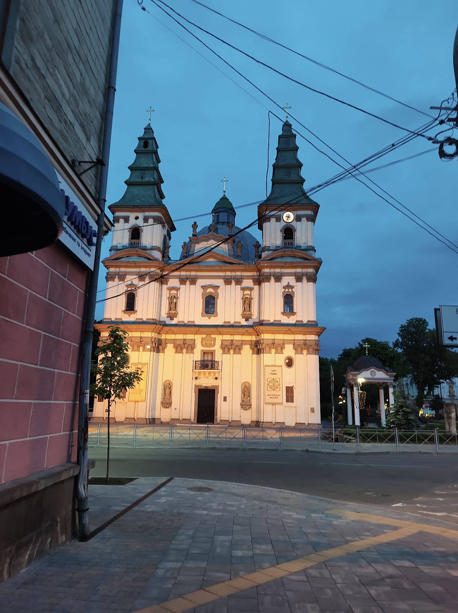 Evening stroll documented through historic Ternopil city center