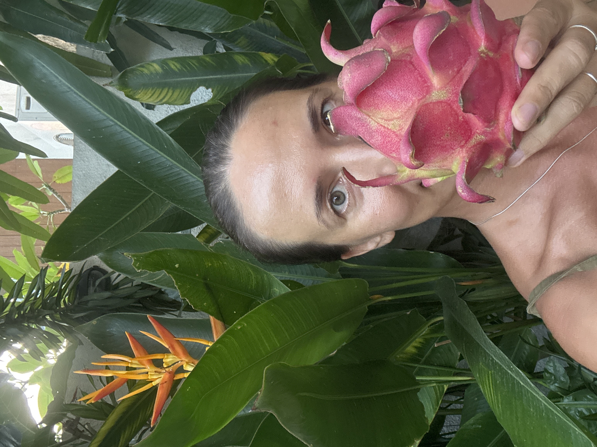 Tropical fruit tasting and residential scenes captured in Kuta Selatan