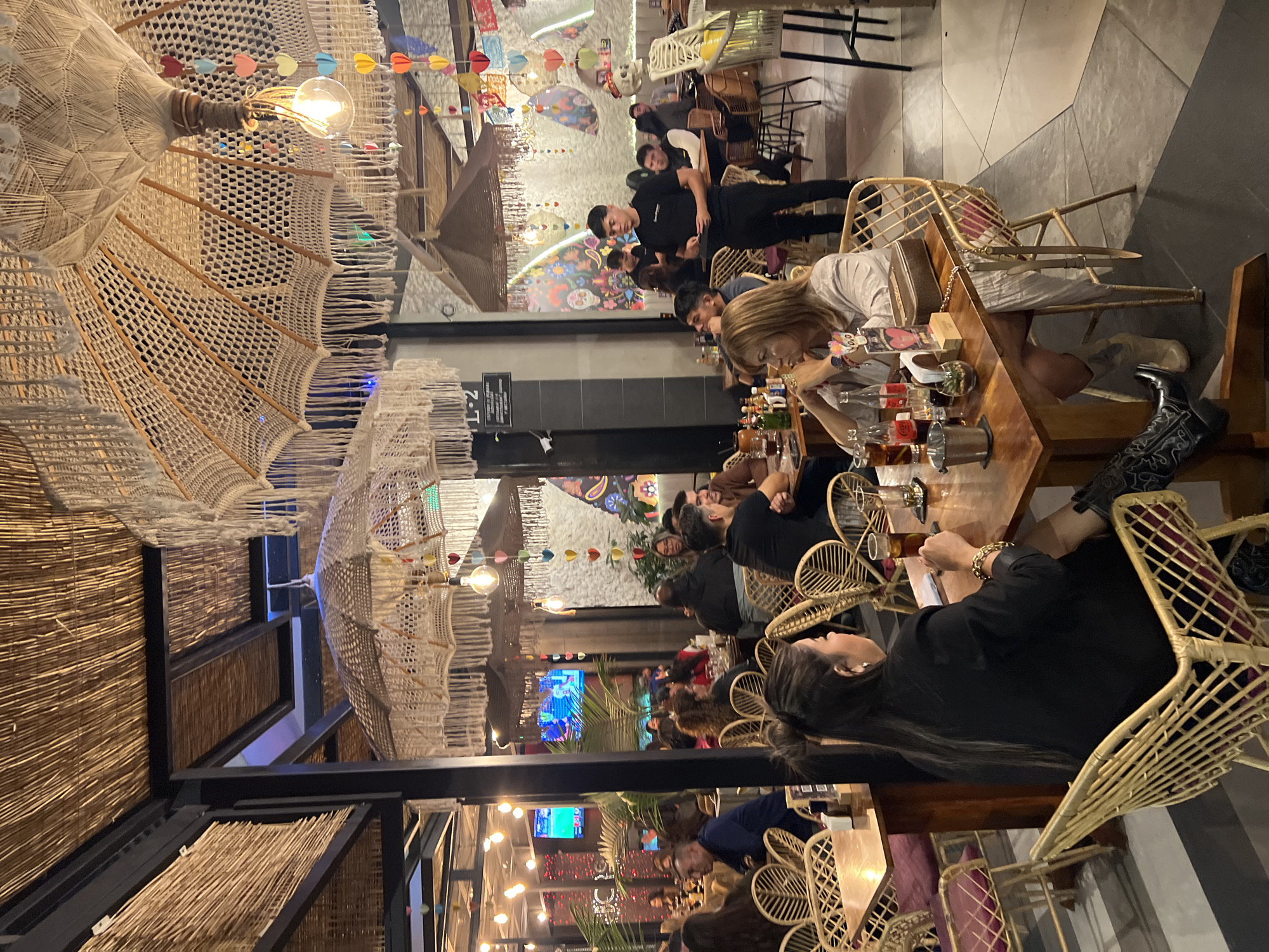 Nighttime dining scene documented across multiple Arica venues