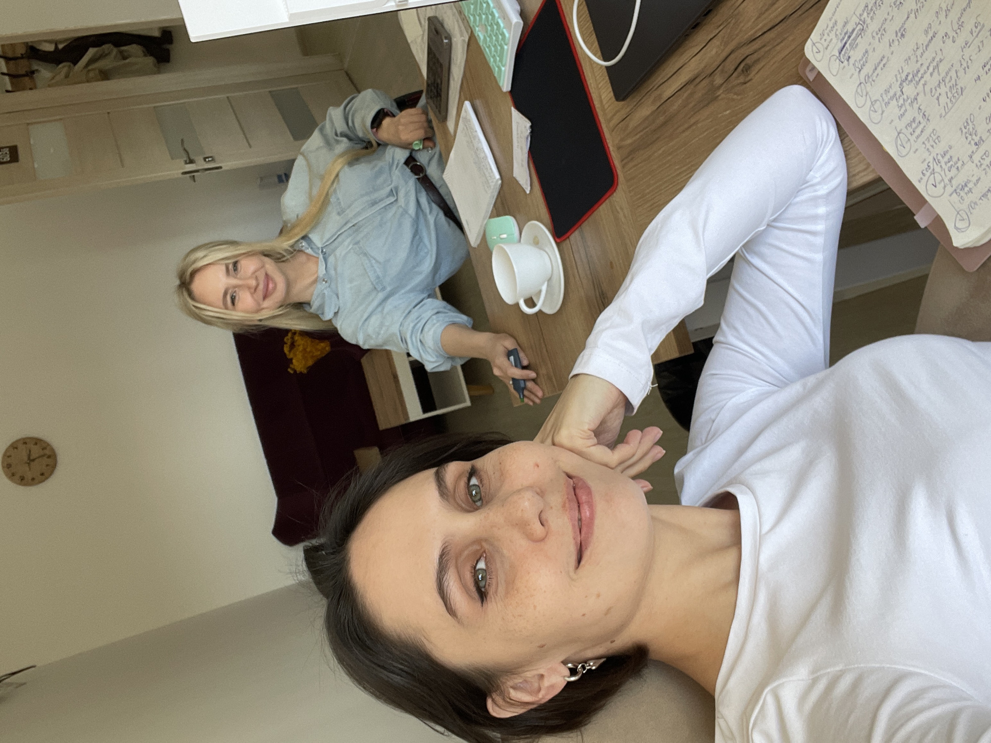 Women share meal and selfie moment in Izhevsk