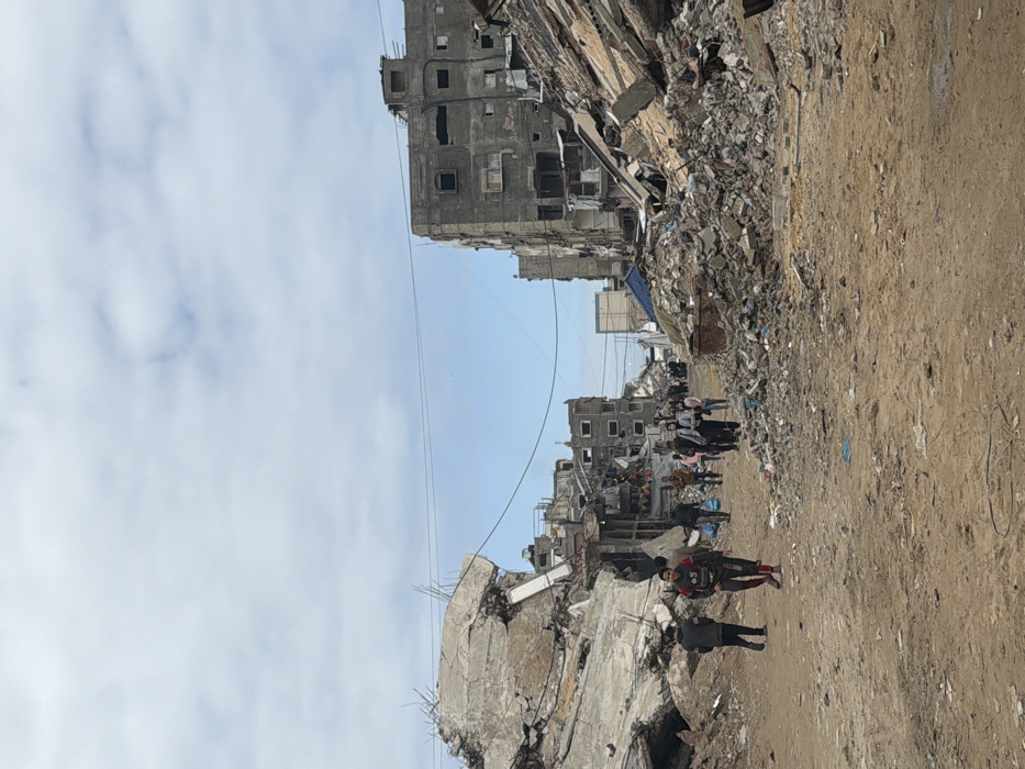 Gaza residents navigate daily life amid widespread destruction