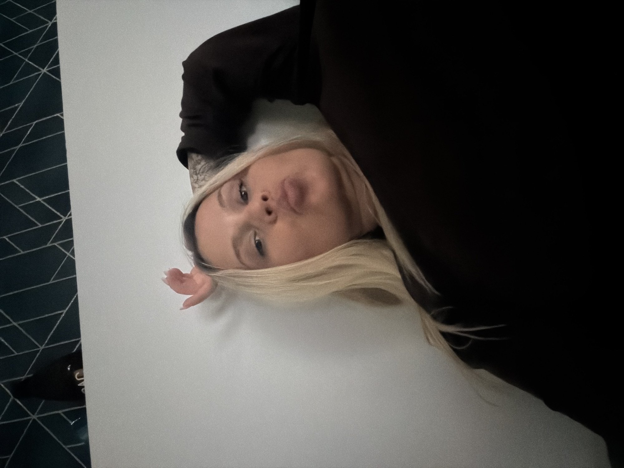Woman gaming session documented in Sarapul apartment