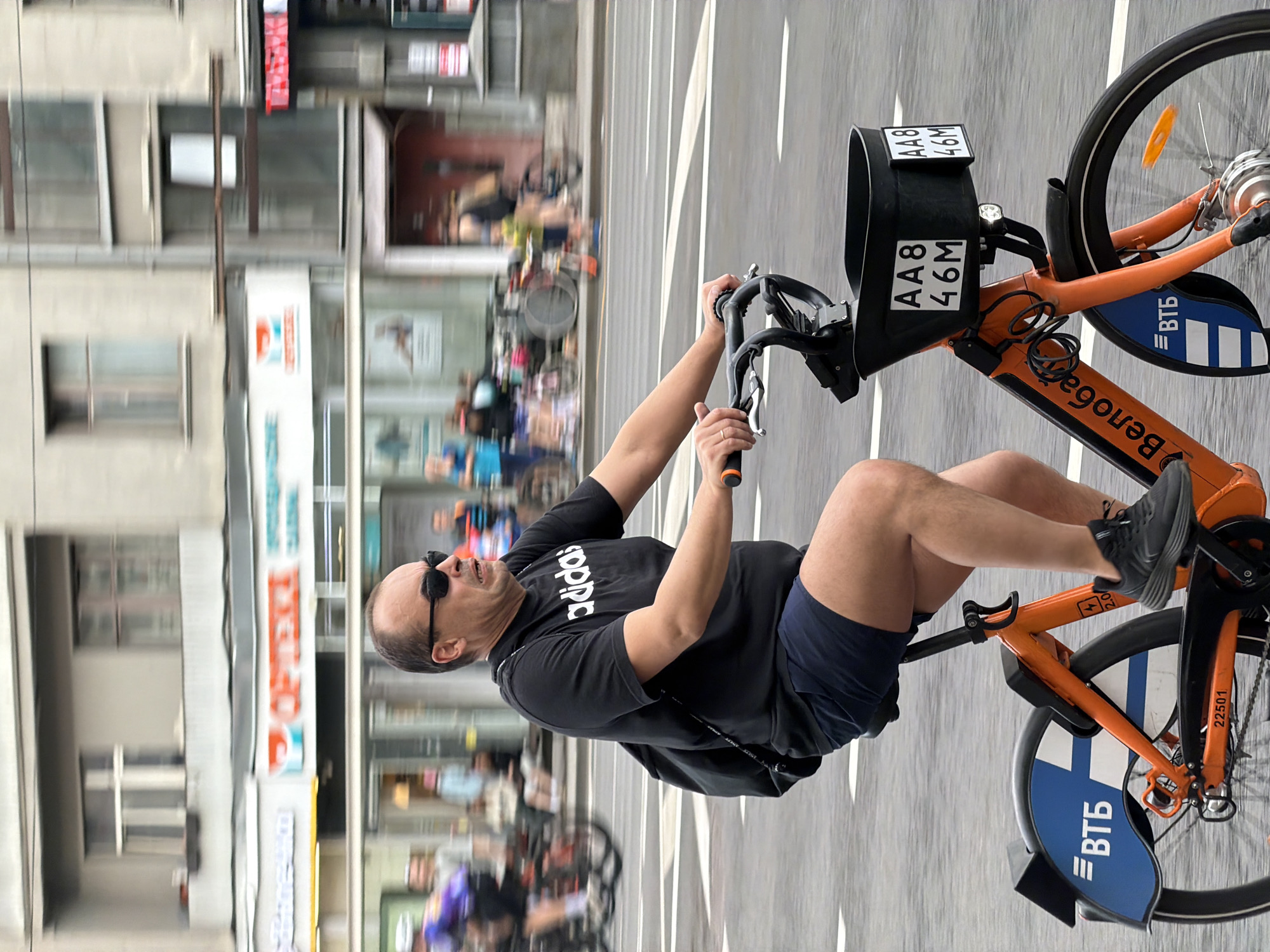 Afternoon cycling activity observed across Moscow streets and bike lanes