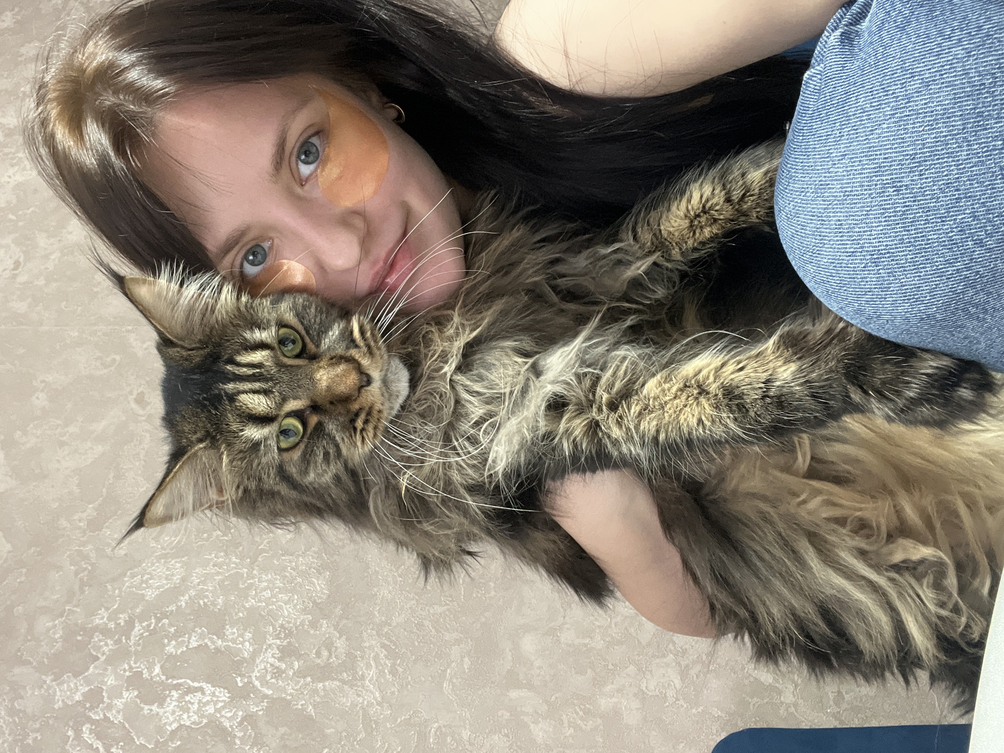 Woman takes selfies with cat, foggy road captured in Марковский