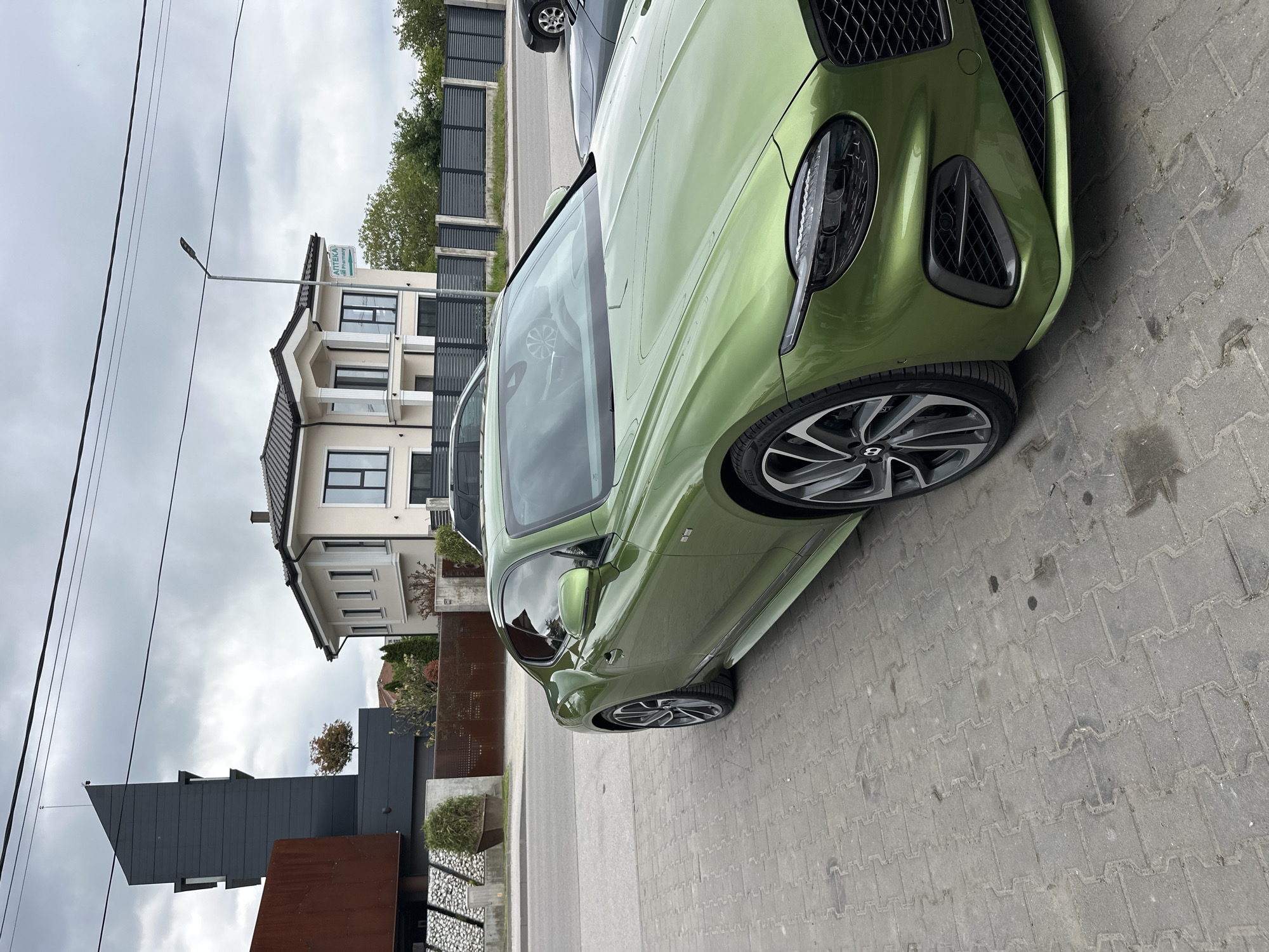 Green Bentley spotted in Plovdiv residential area