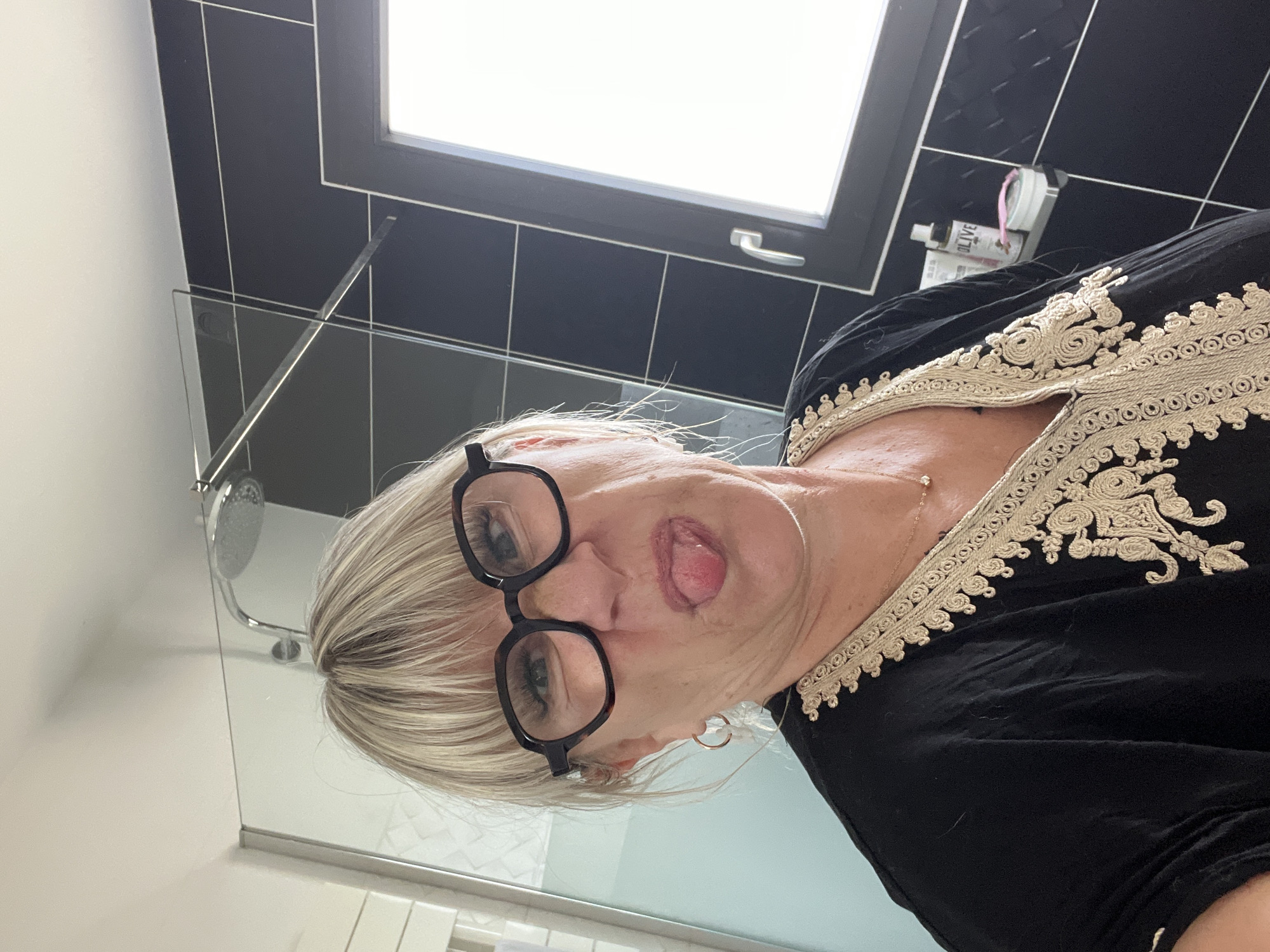 A relaxed home day in Chambœuf with selfies, skincare, and cooking.