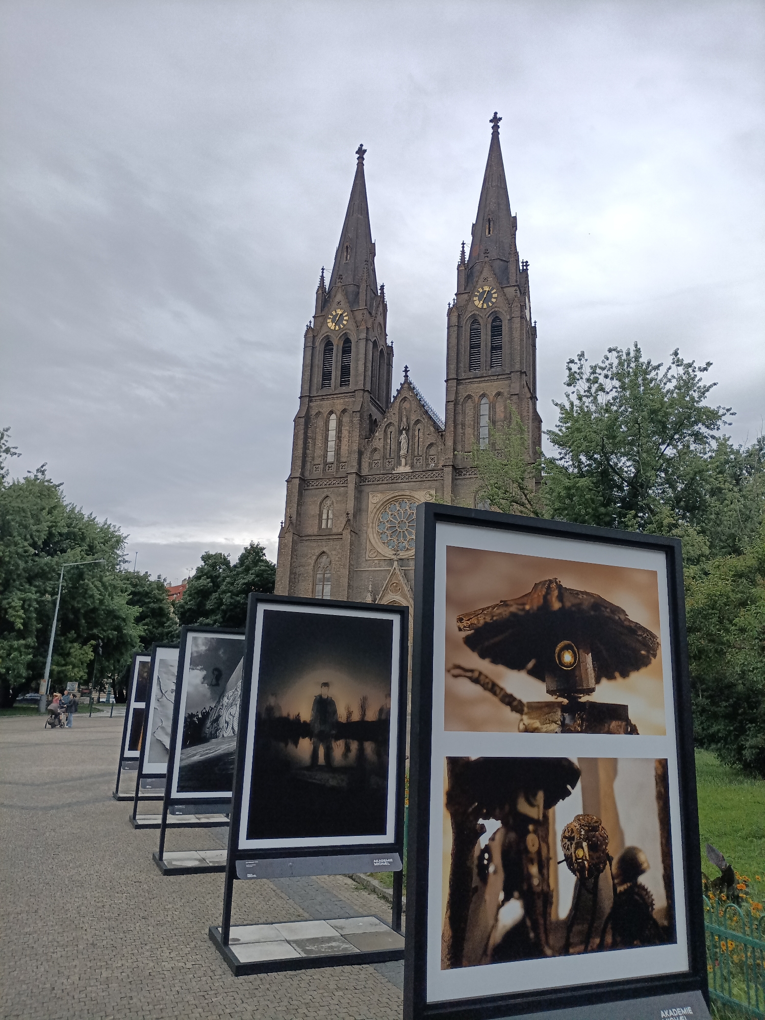 Afternoon in Prague: Vyšehrad basilica and tram streets