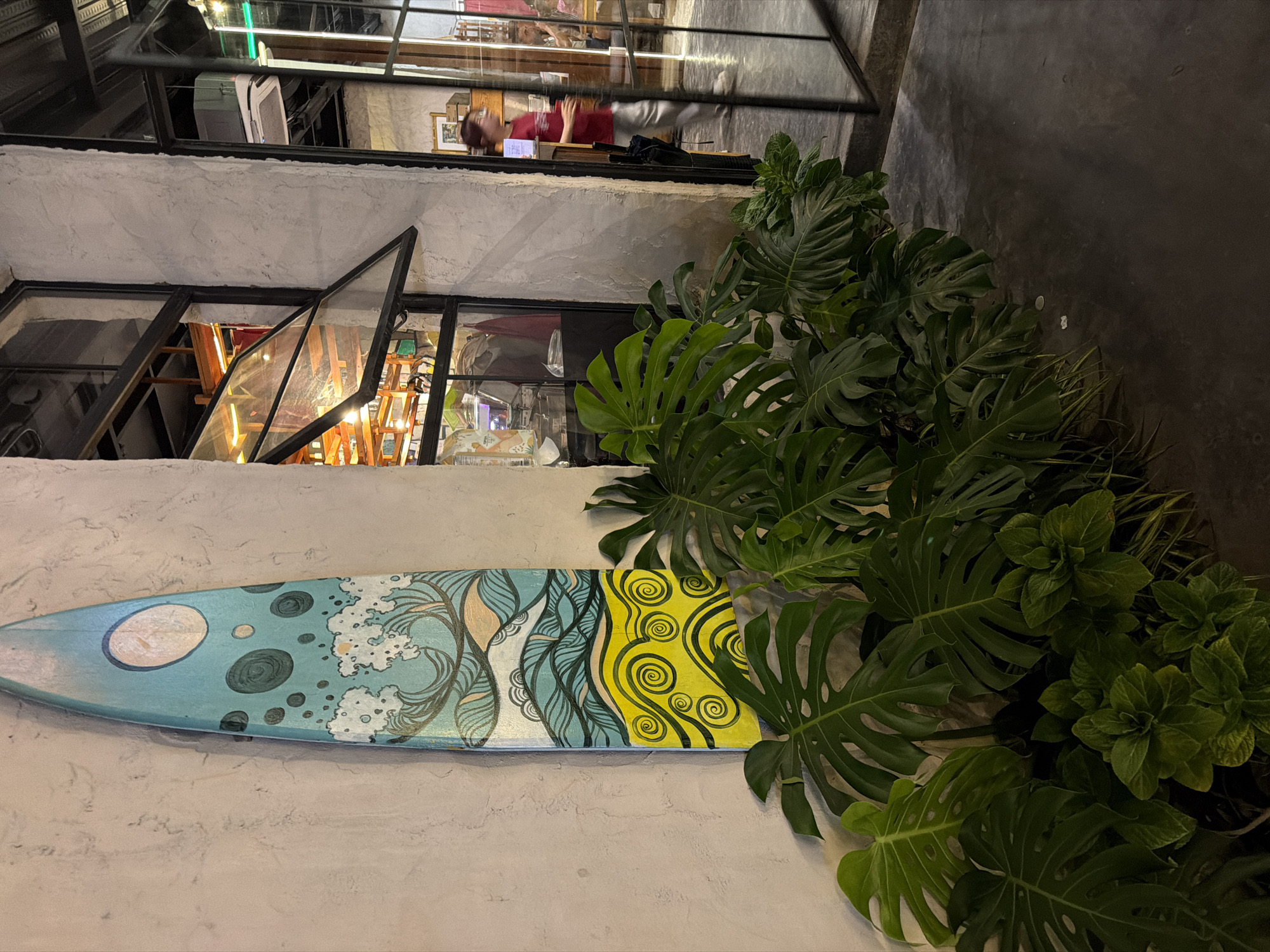 Tourist documents Da Nang restaurants and street scenes
