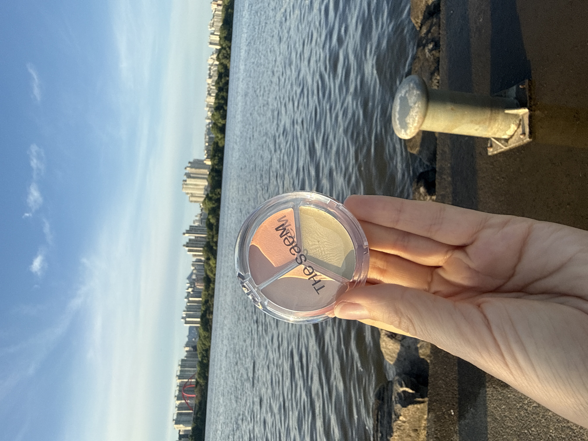 Morning stroll captures Seoul riverside life and cosmetics displays