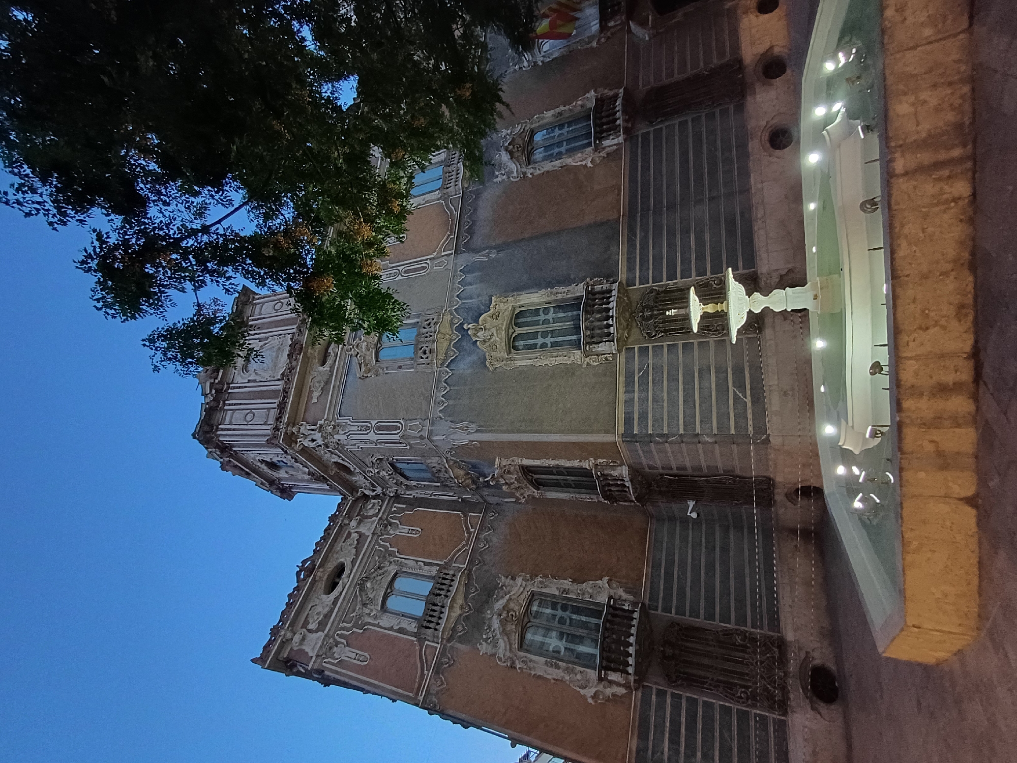 Evening architectural tour documented across Valencia's historic quarter