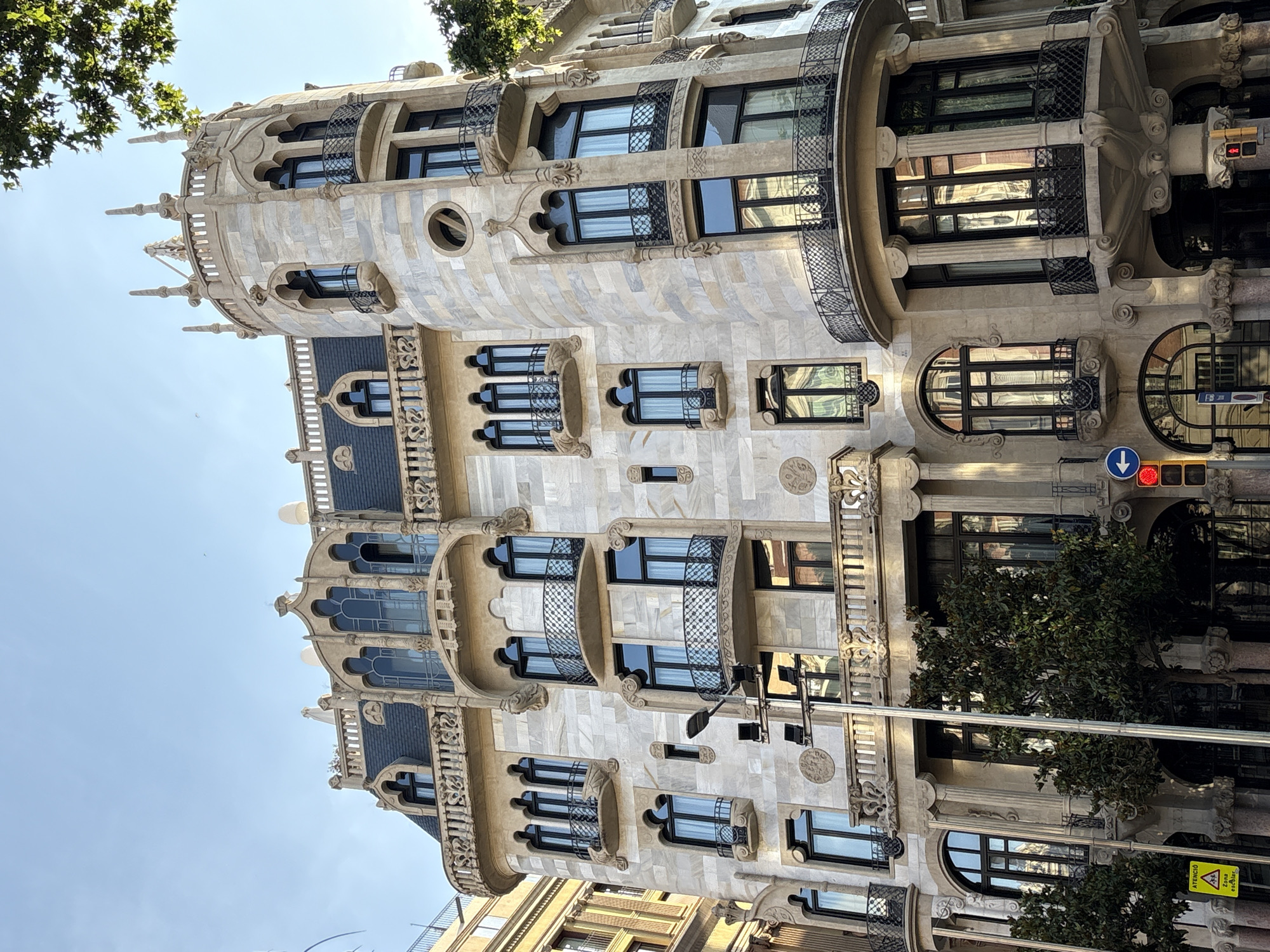 Early morning walk through Barcelona's Gaudí district captured
